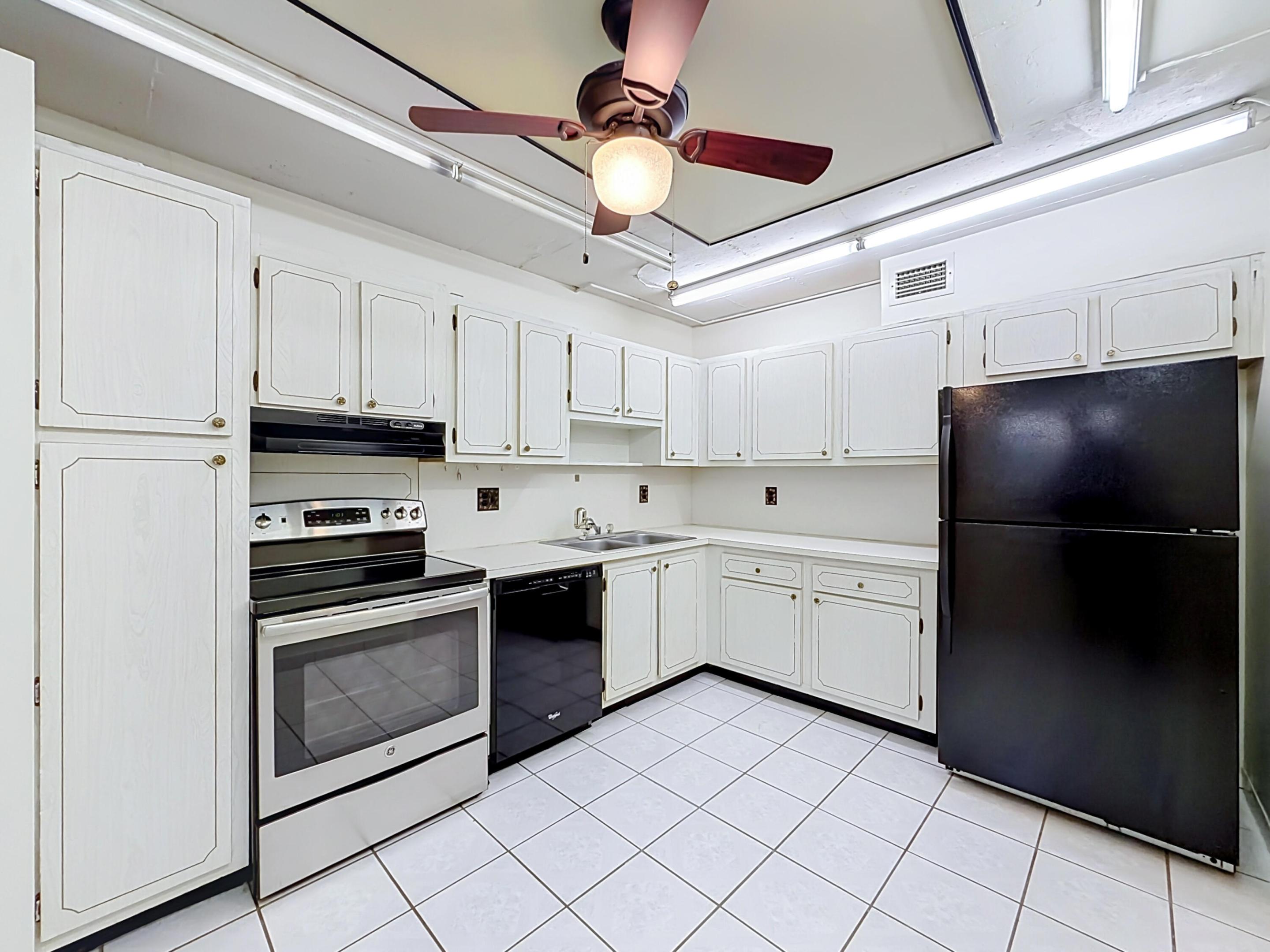 LAKE FOREST CONDO - Residential