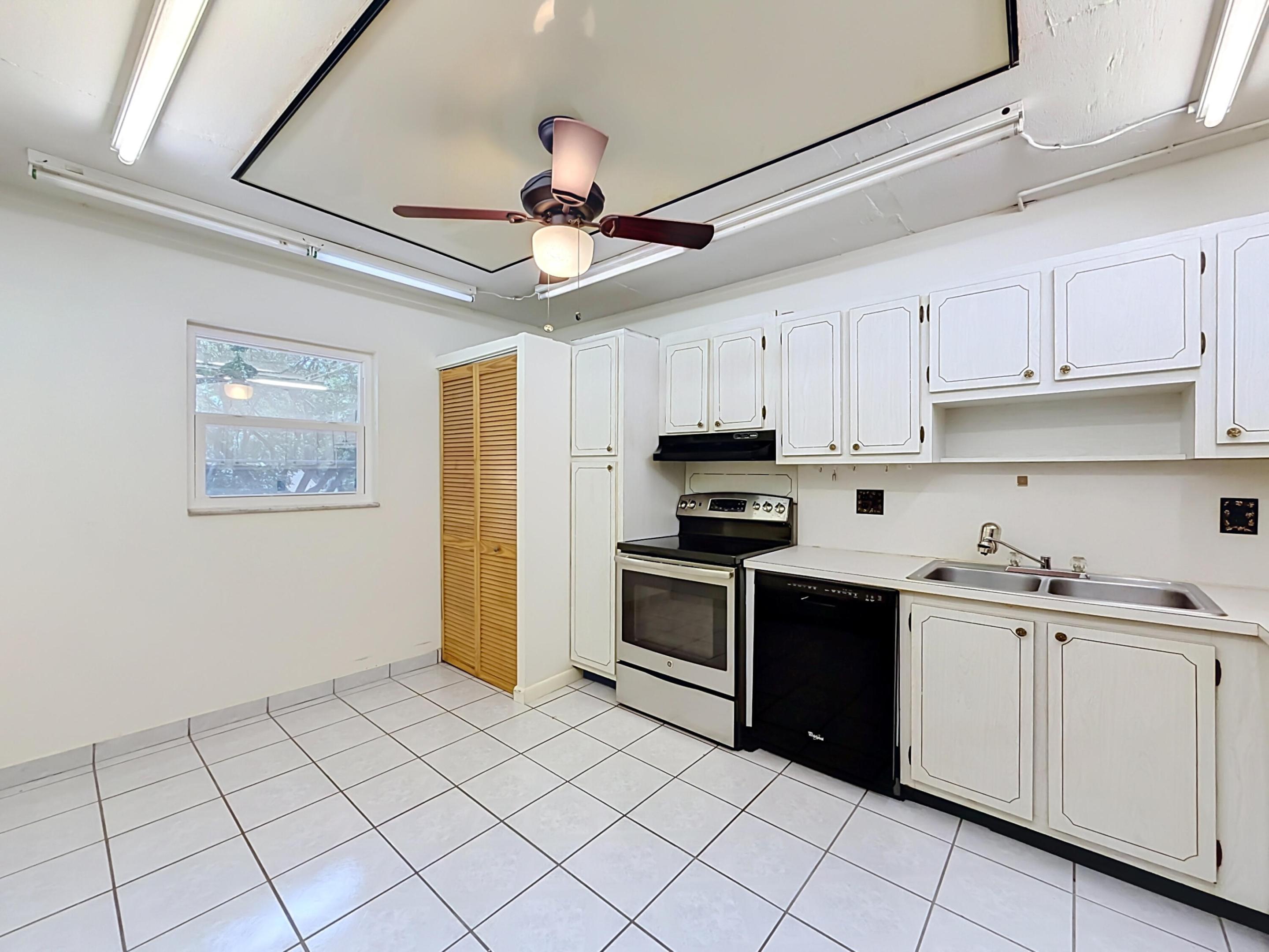 LAKE FOREST CONDO - Residential