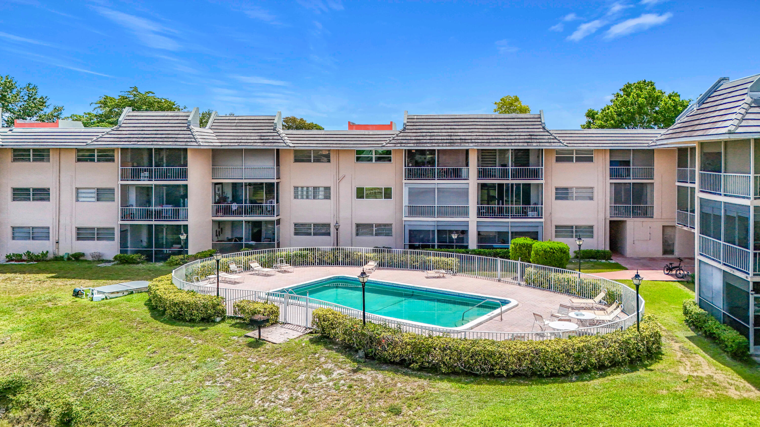LAKE FOREST CONDO - Residential