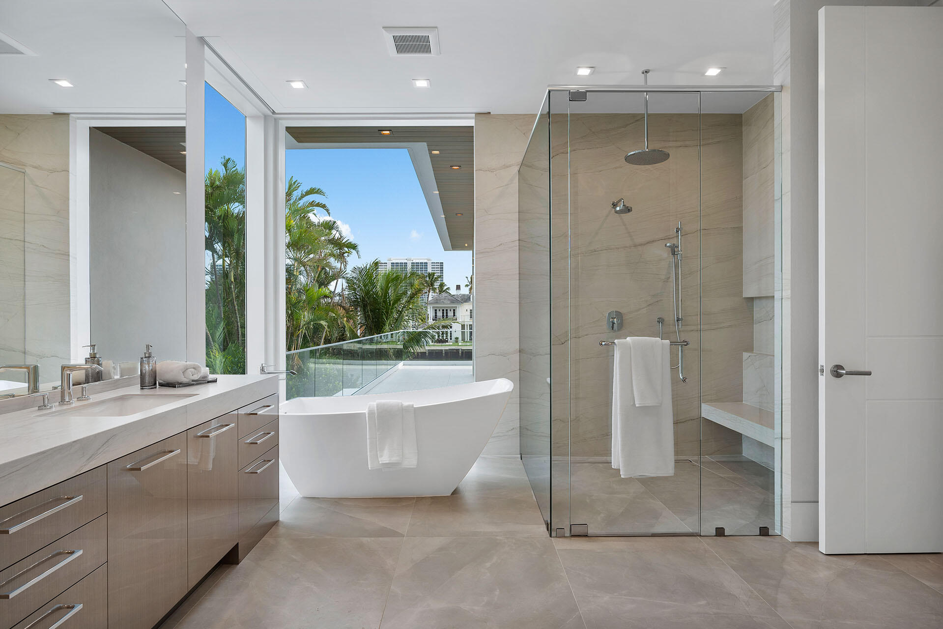 ROYAL PALM YACHT & COUNTRY CLUB - Residential