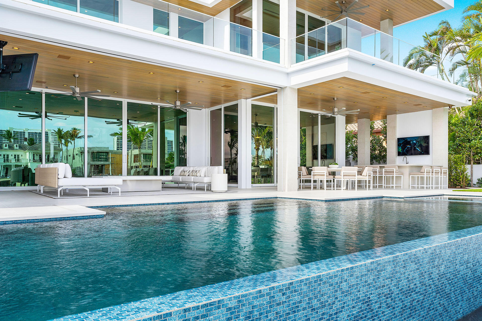 ROYAL PALM YACHT & COUNTRY CLUB - Residential