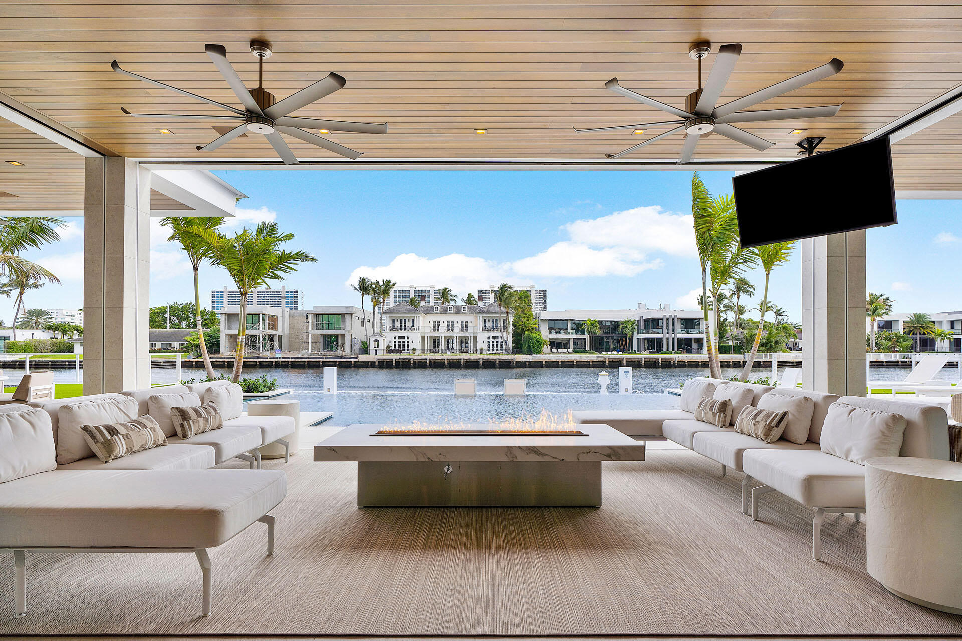 ROYAL PALM YACHT & COUNTRY CLUB - Residential