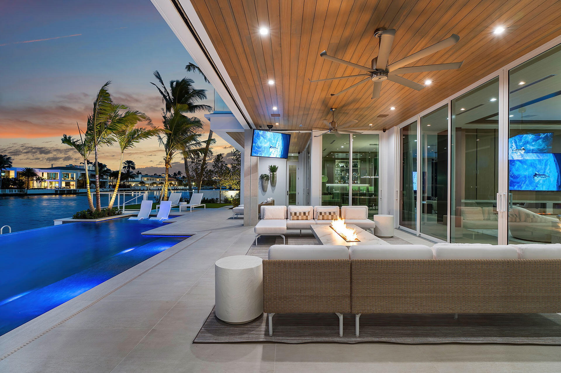 ROYAL PALM YACHT & COUNTRY CLUB - Residential