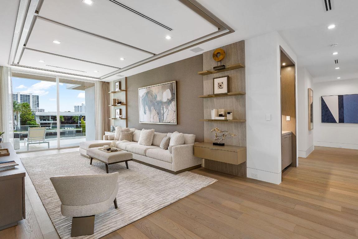 ROYAL PALM YACHT & COUNTRY CLUB - Residential