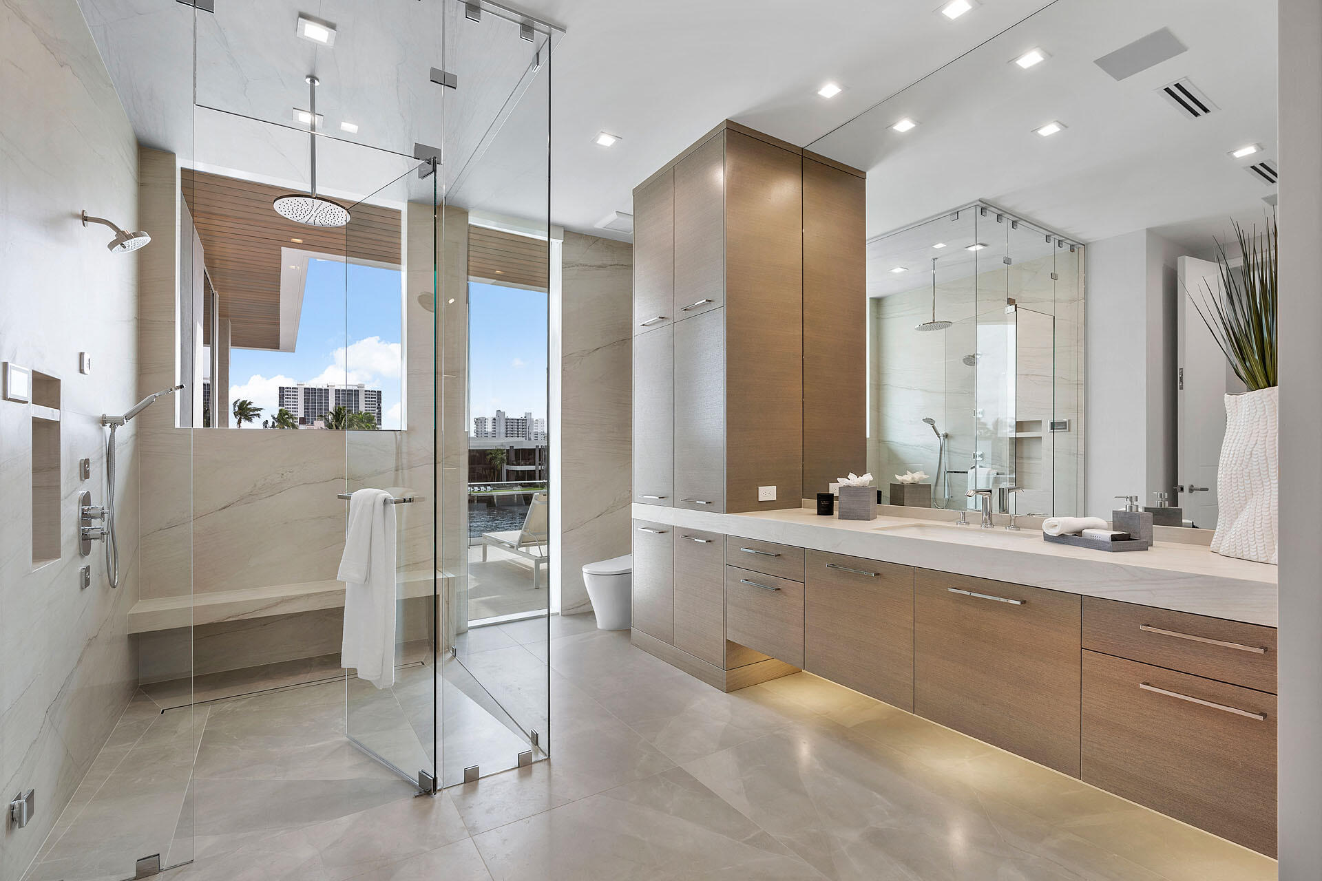 ROYAL PALM YACHT & COUNTRY CLUB - Residential