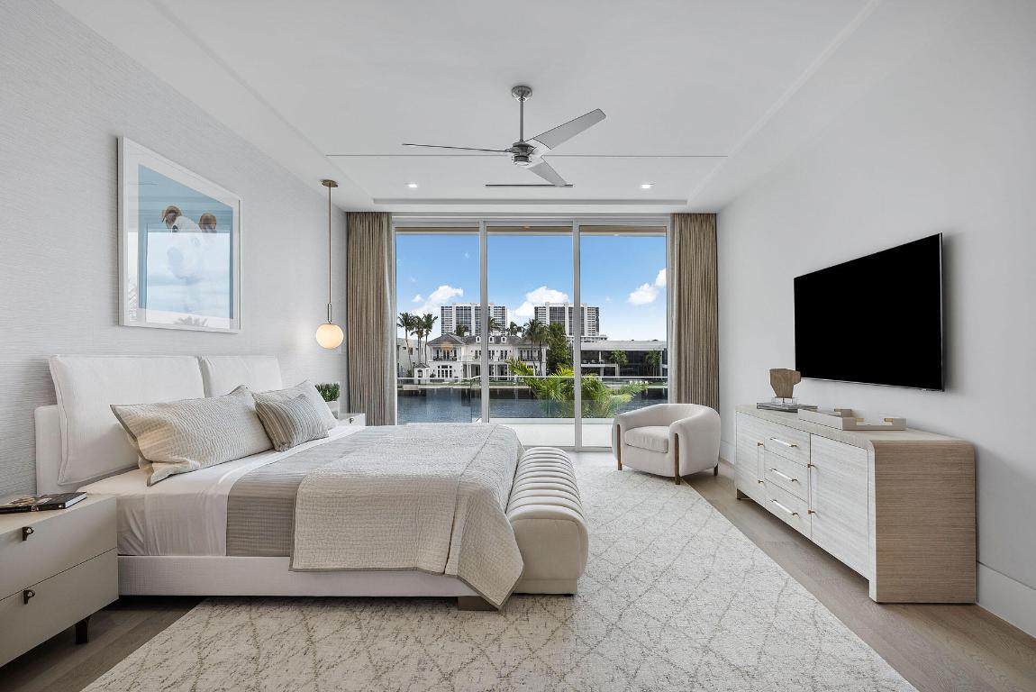 ROYAL PALM YACHT & COUNTRY CLUB - Residential