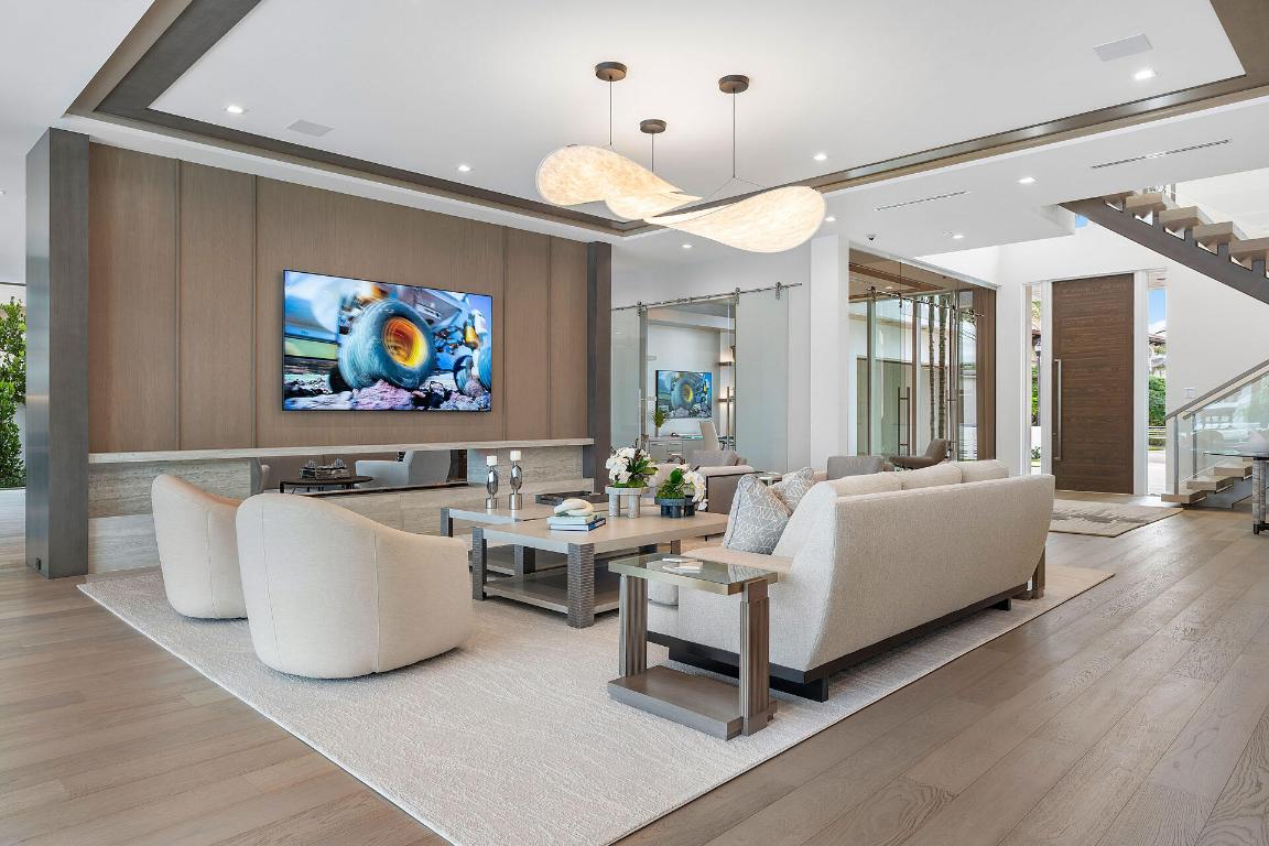 ROYAL PALM YACHT & COUNTRY CLUB - Residential
