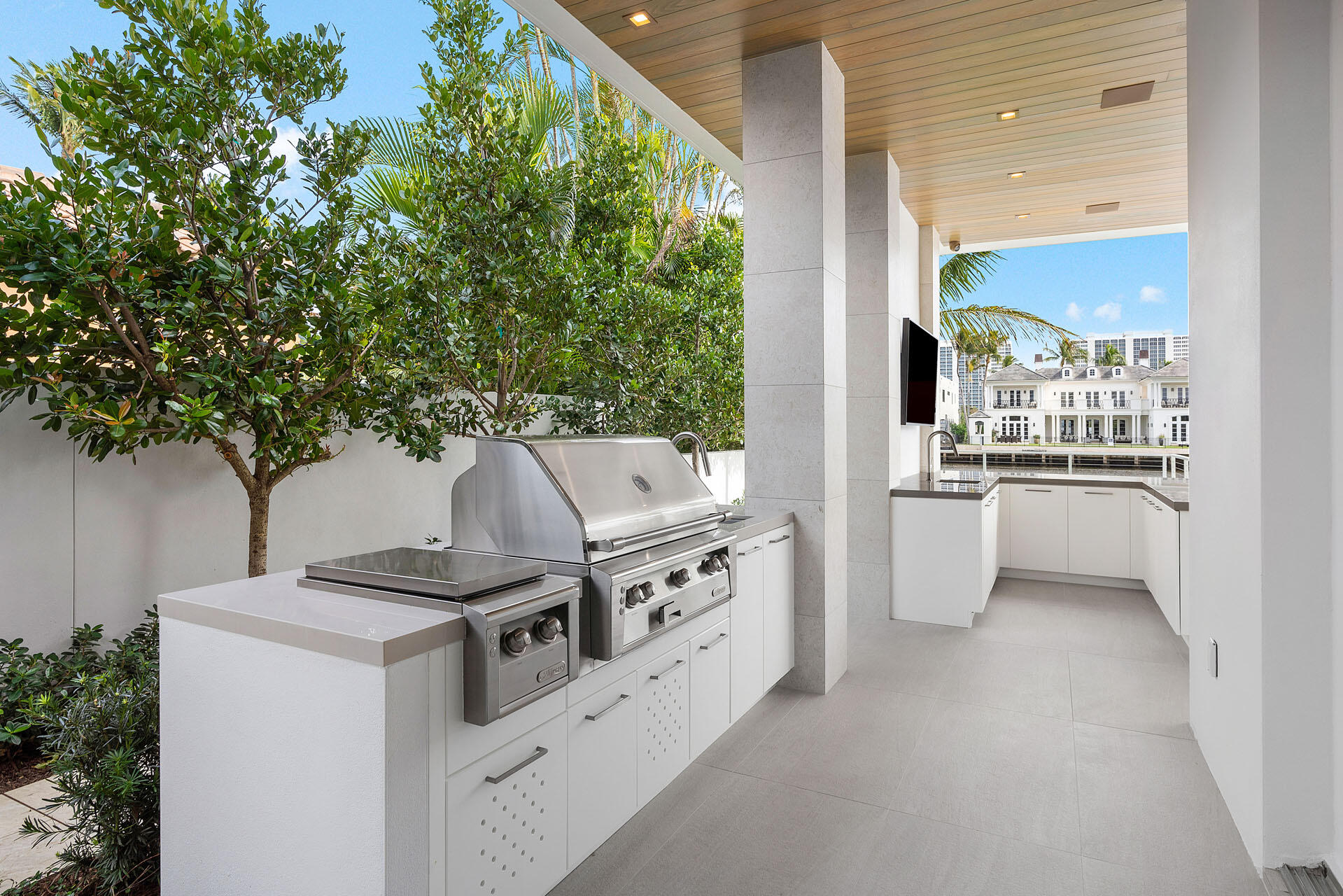 ROYAL PALM YACHT & COUNTRY CLUB - Residential