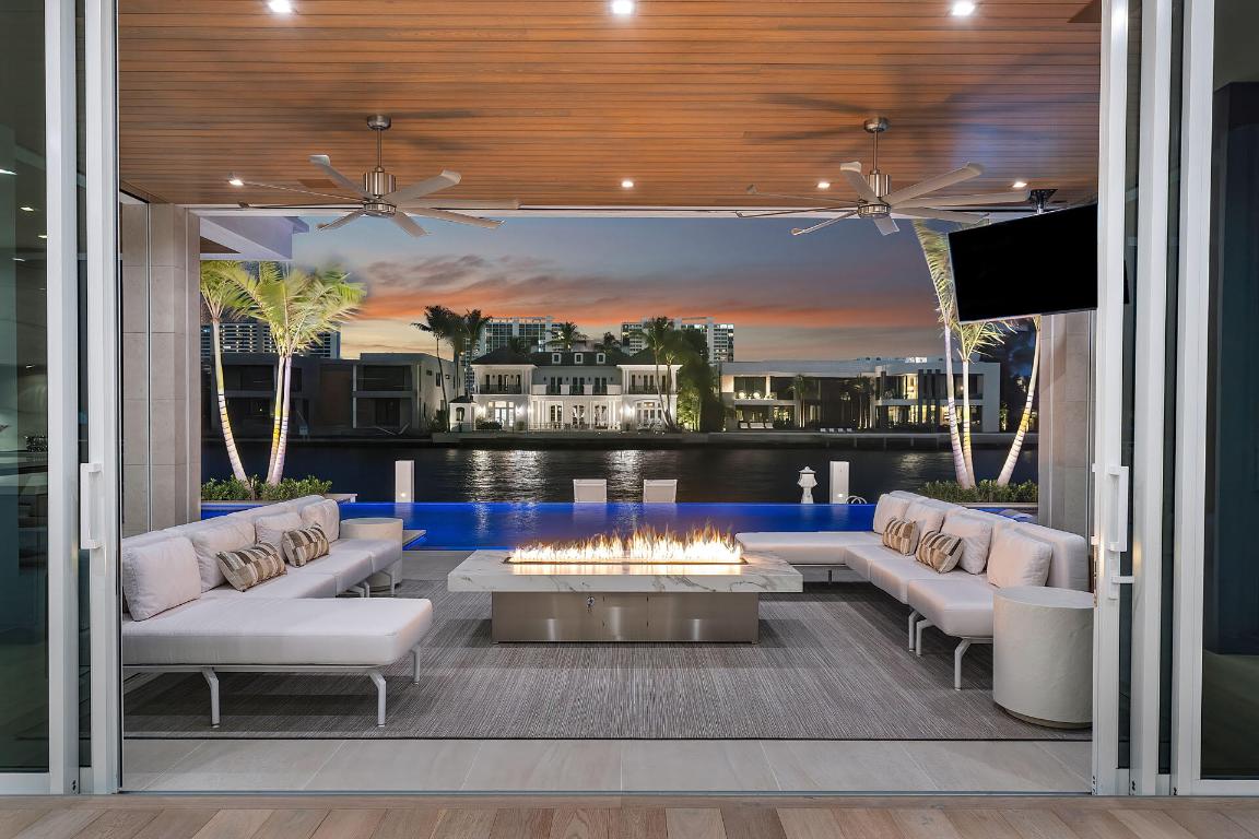 ROYAL PALM YACHT & COUNTRY CLUB - Residential