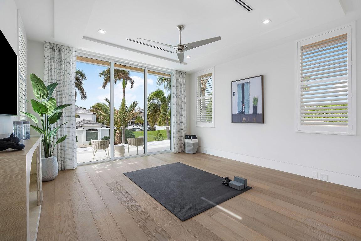 ROYAL PALM YACHT & COUNTRY CLUB - Residential