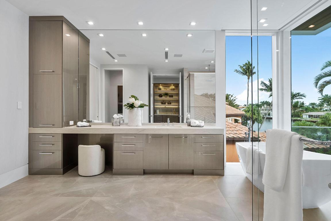 ROYAL PALM YACHT & COUNTRY CLUB - Residential