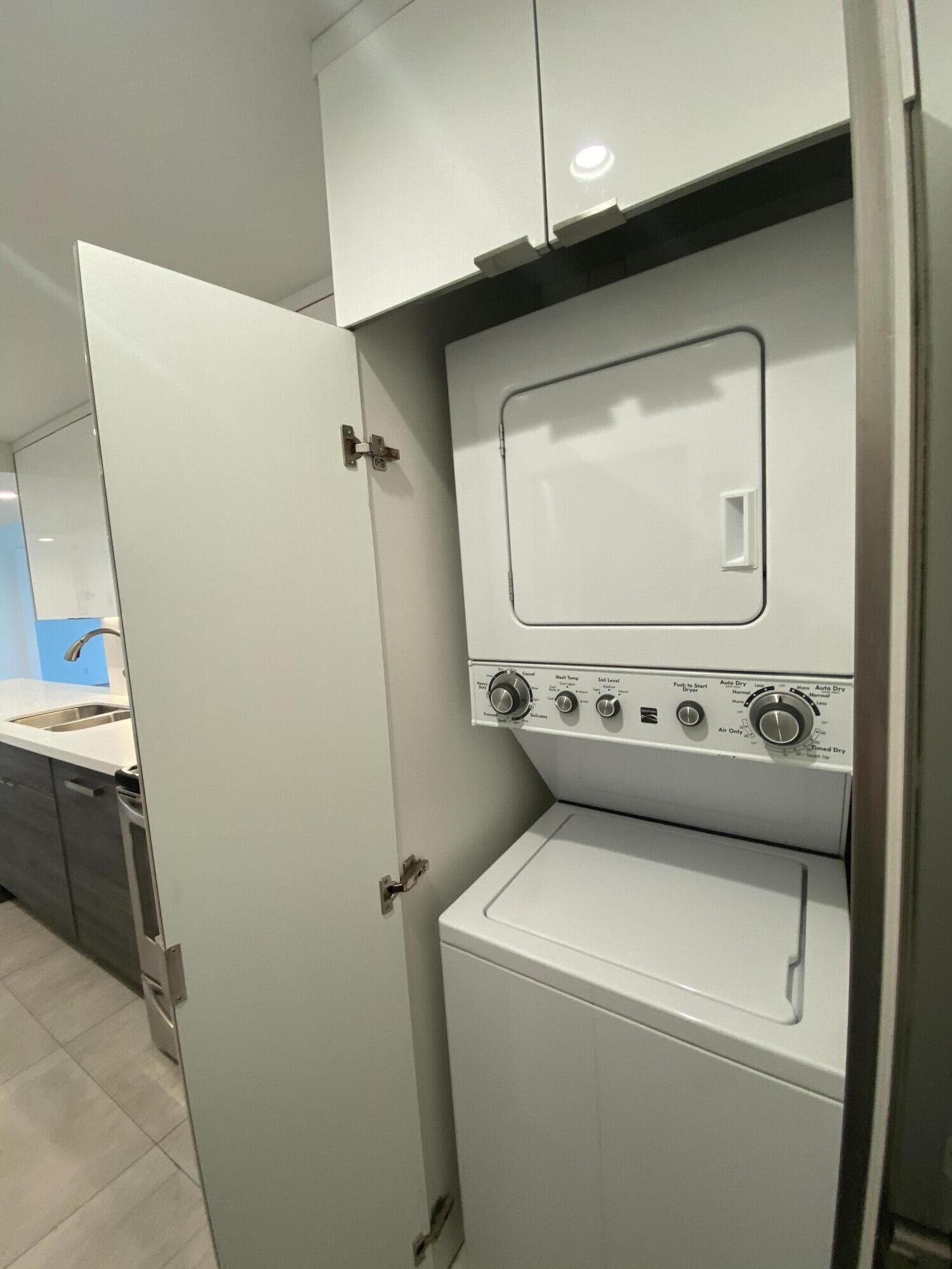 THE CARRIAGE HOUSE CONDO - Residential