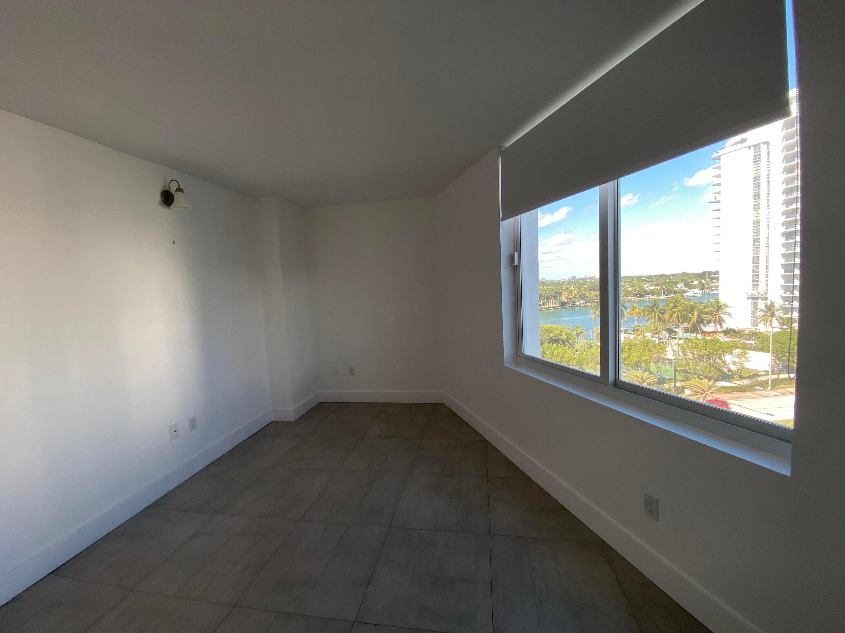 THE CARRIAGE HOUSE CONDO - Residential