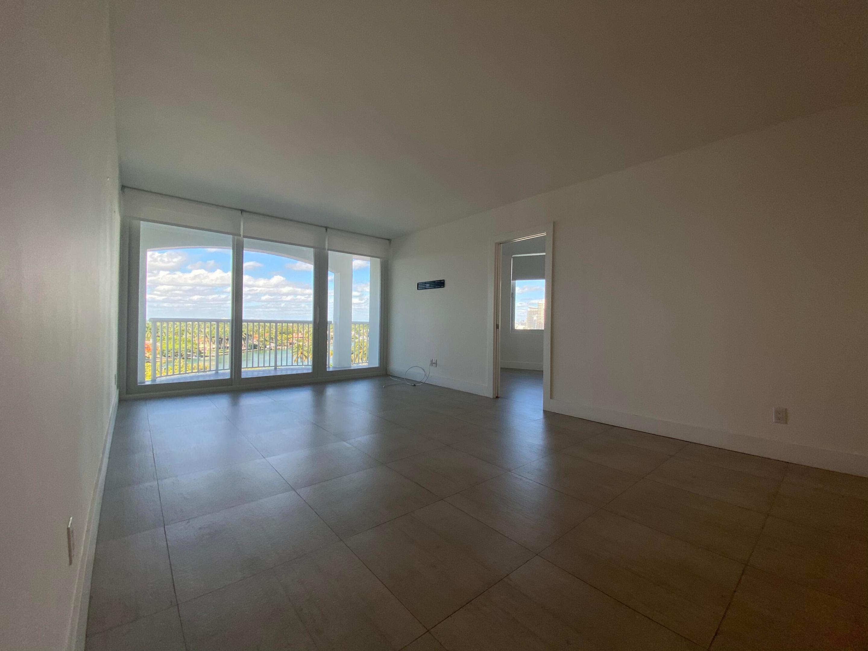 THE CARRIAGE HOUSE CONDO - Residential