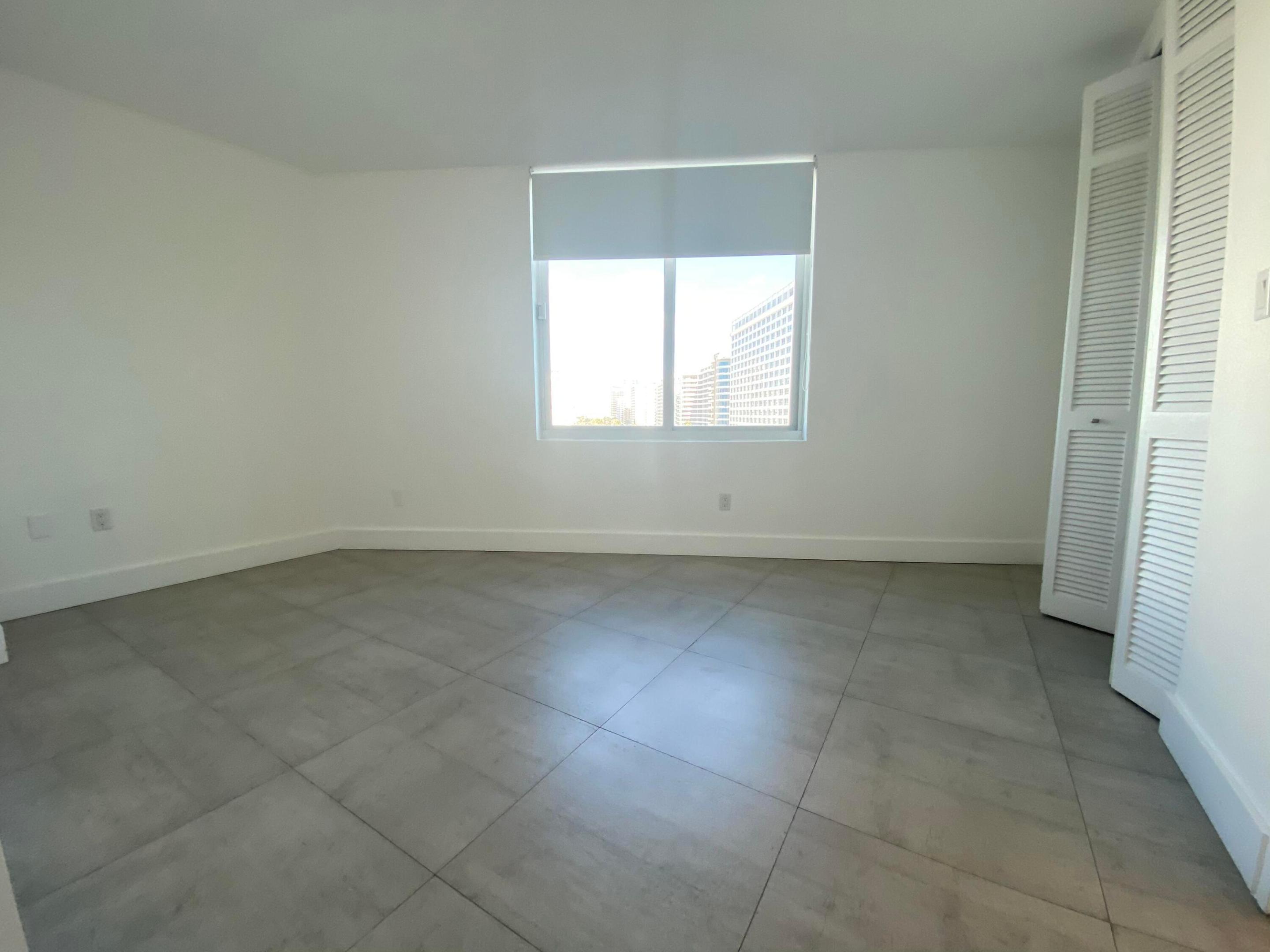 THE CARRIAGE HOUSE CONDO - Residential