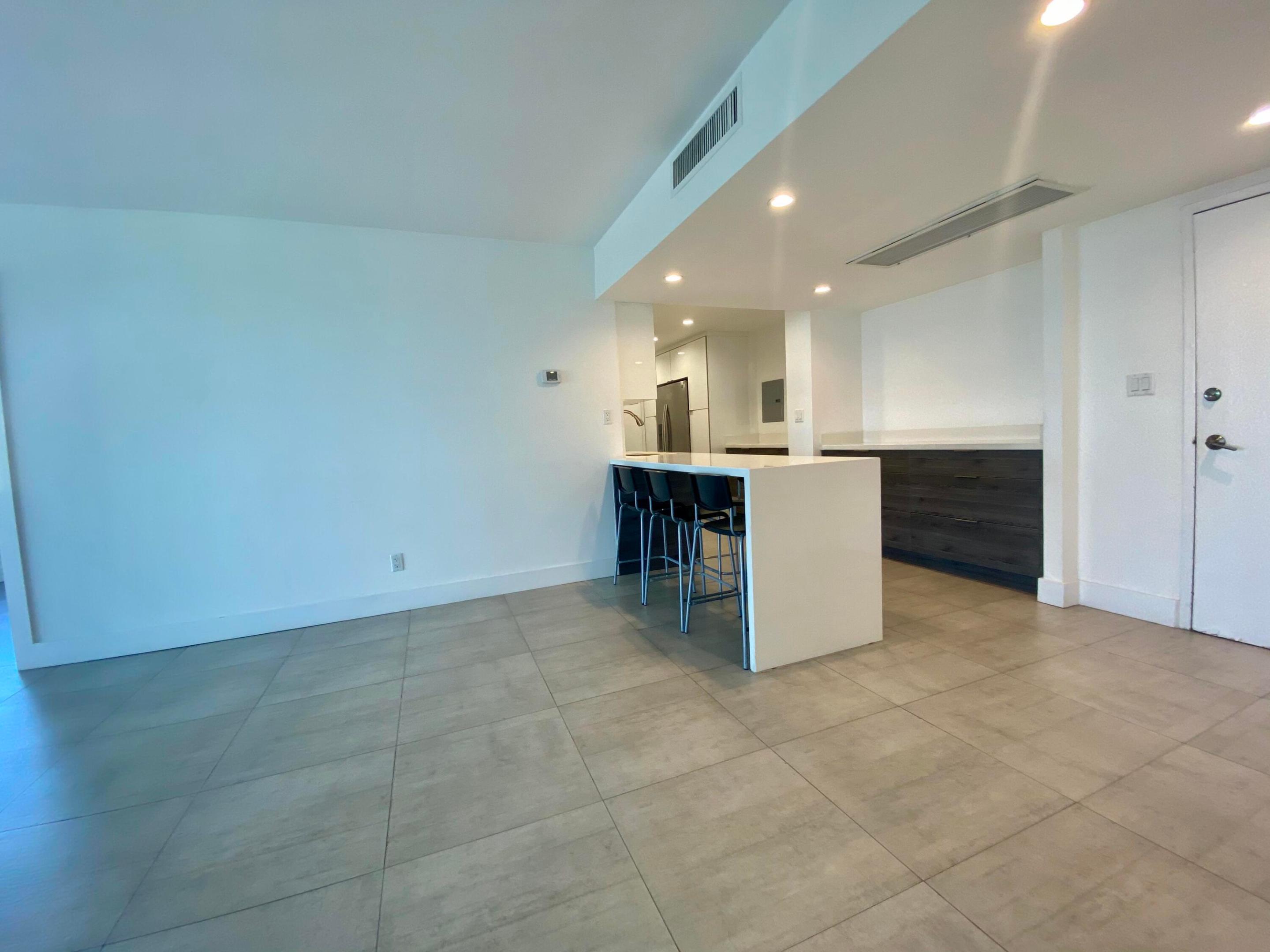THE CARRIAGE HOUSE CONDO - Residential