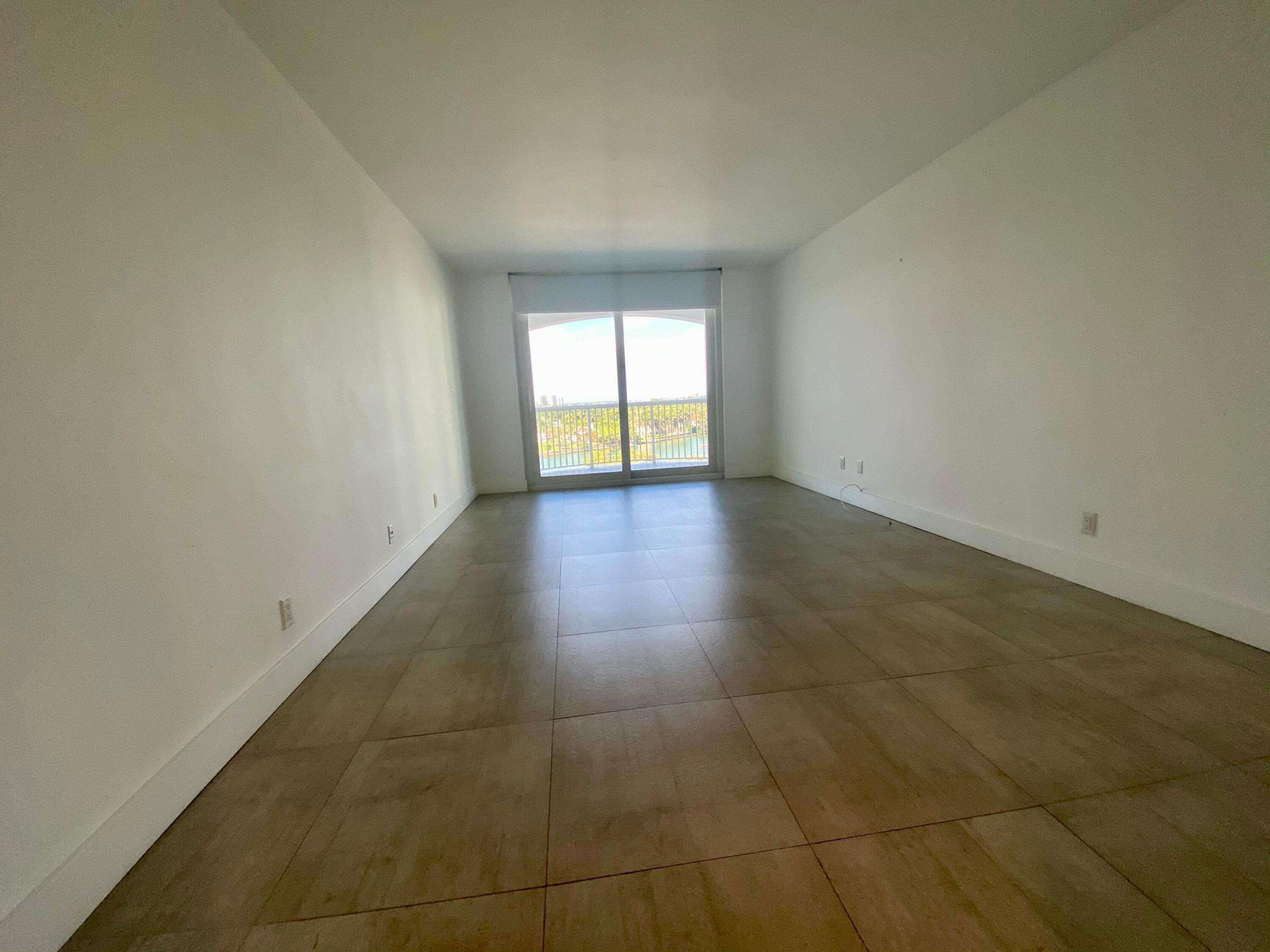 THE CARRIAGE HOUSE CONDO - Residential