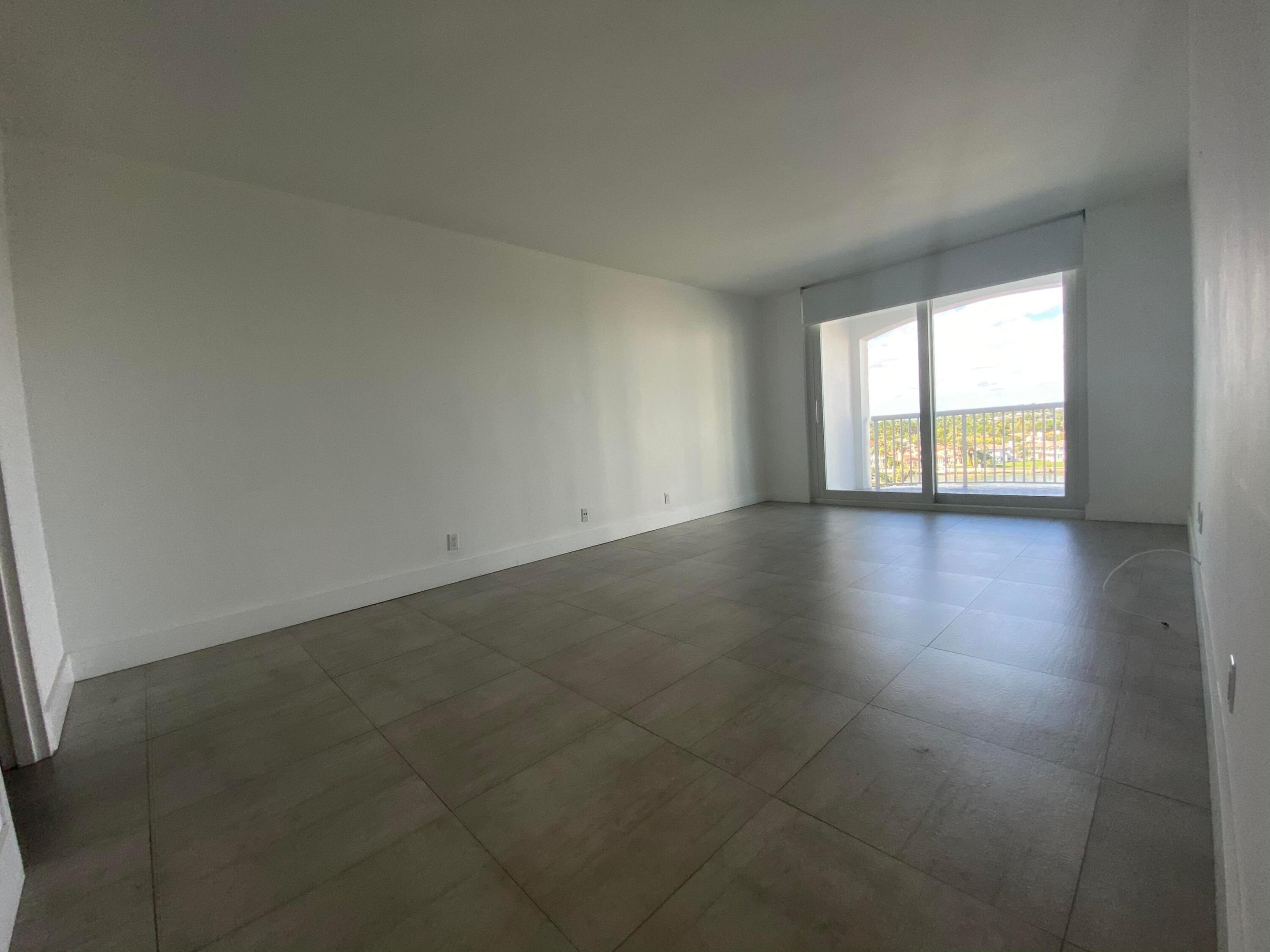 THE CARRIAGE HOUSE CONDO - Residential