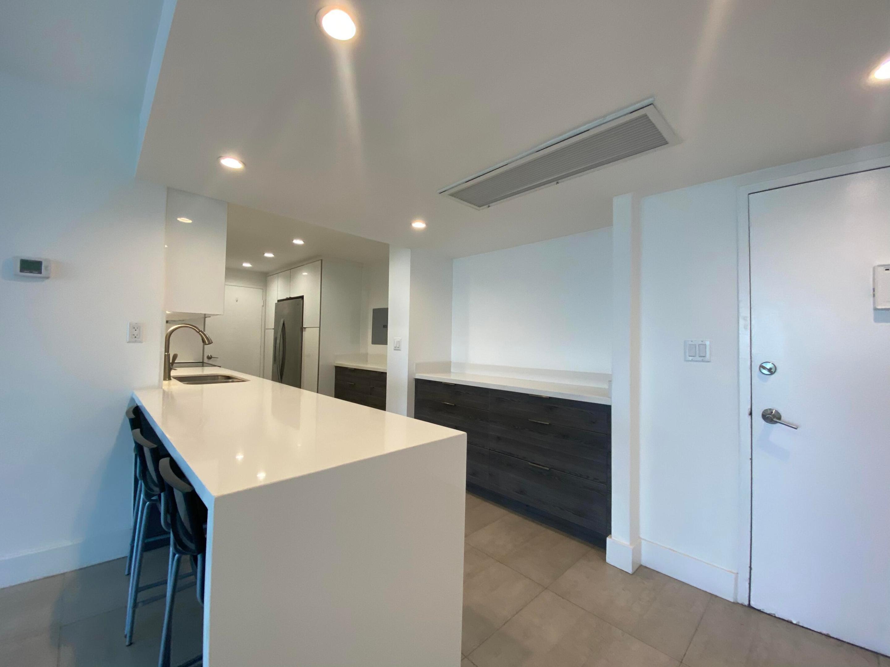 THE CARRIAGE HOUSE CONDO - Residential