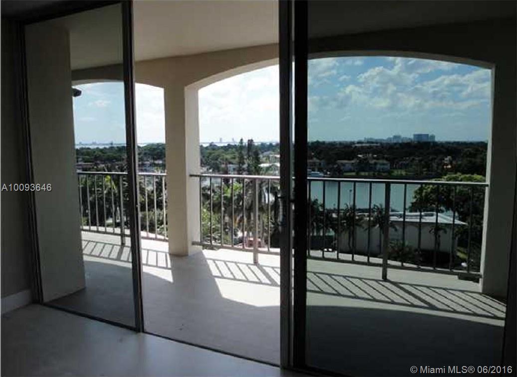 THE CARRIAGE HOUSE CONDO - Residential
