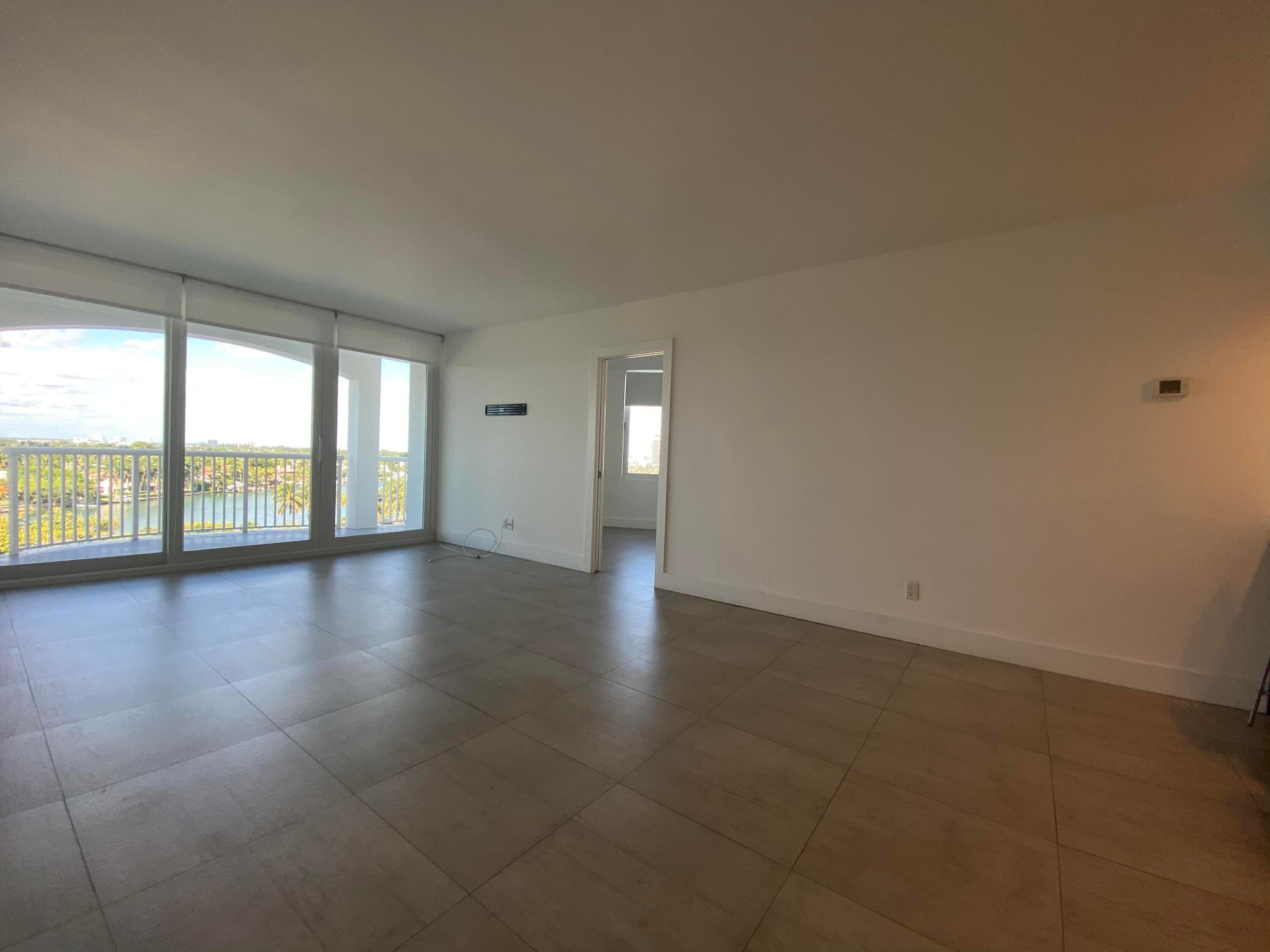 THE CARRIAGE HOUSE CONDO - Residential