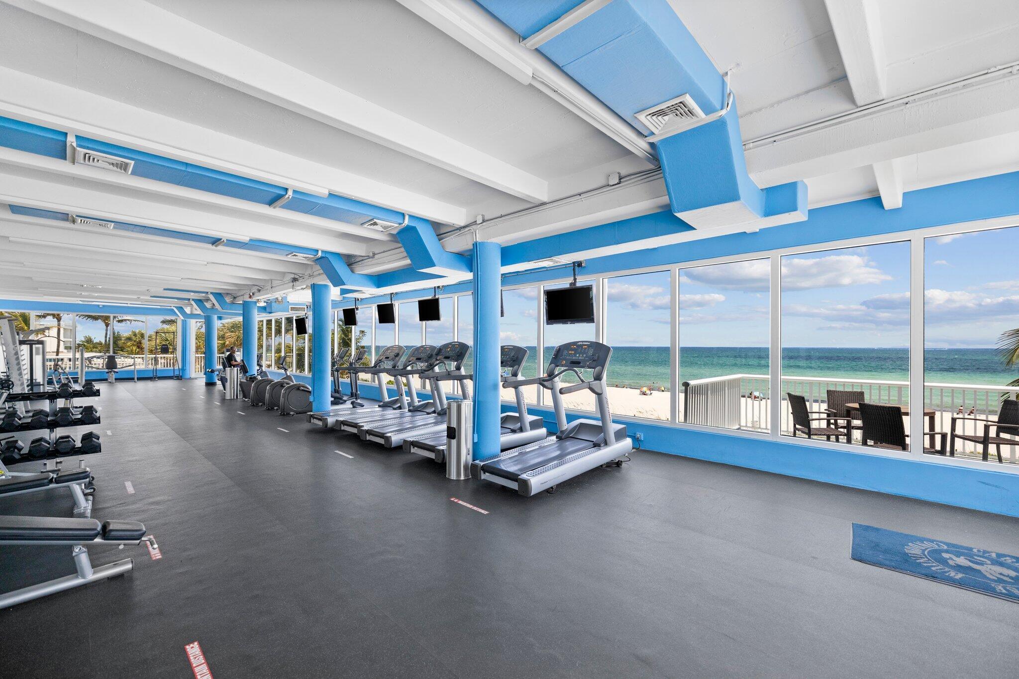 THE CARRIAGE HOUSE CONDO - Residential