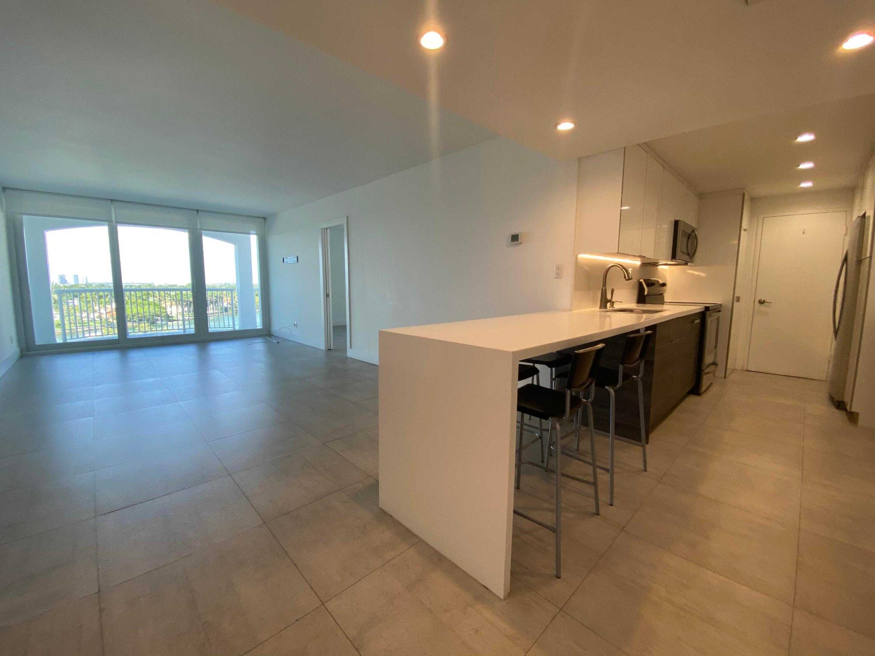 THE CARRIAGE HOUSE CONDO - Residential