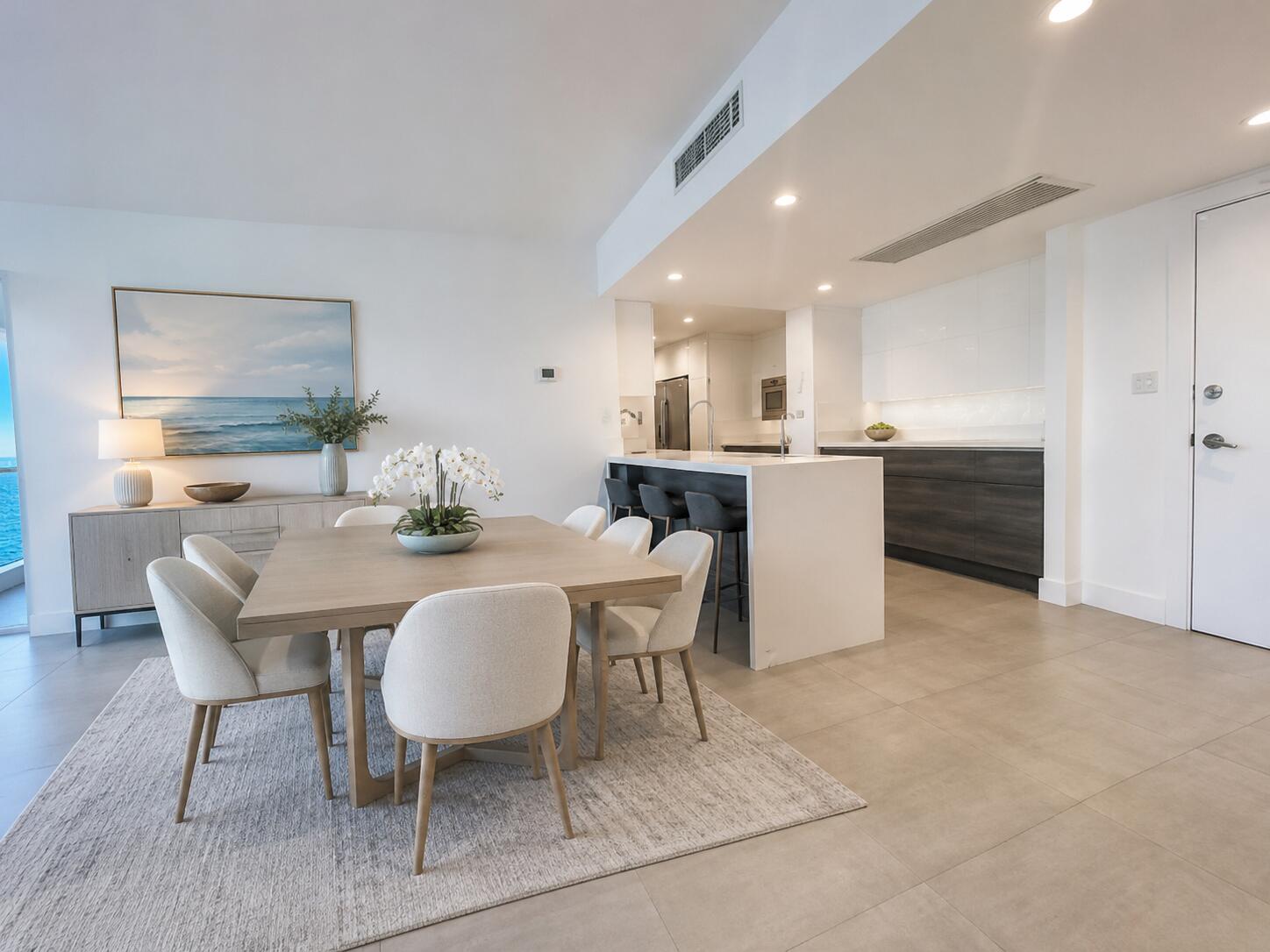 THE CARRIAGE HOUSE CONDO - Residential