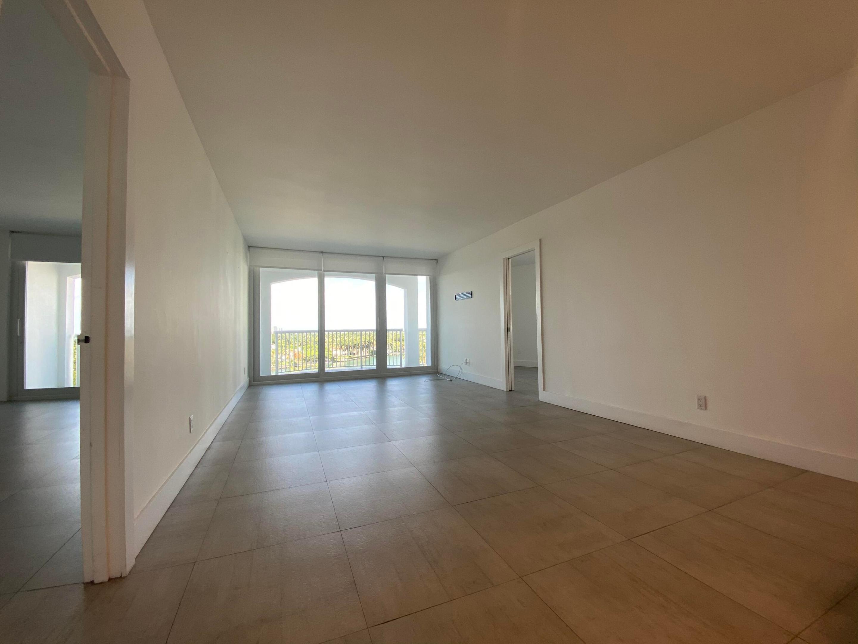 THE CARRIAGE HOUSE CONDO - Residential