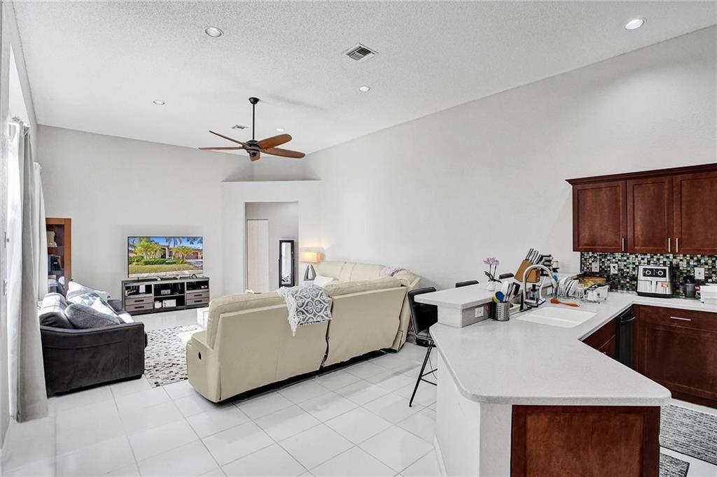Sector 6 East 155-4 B - Residential