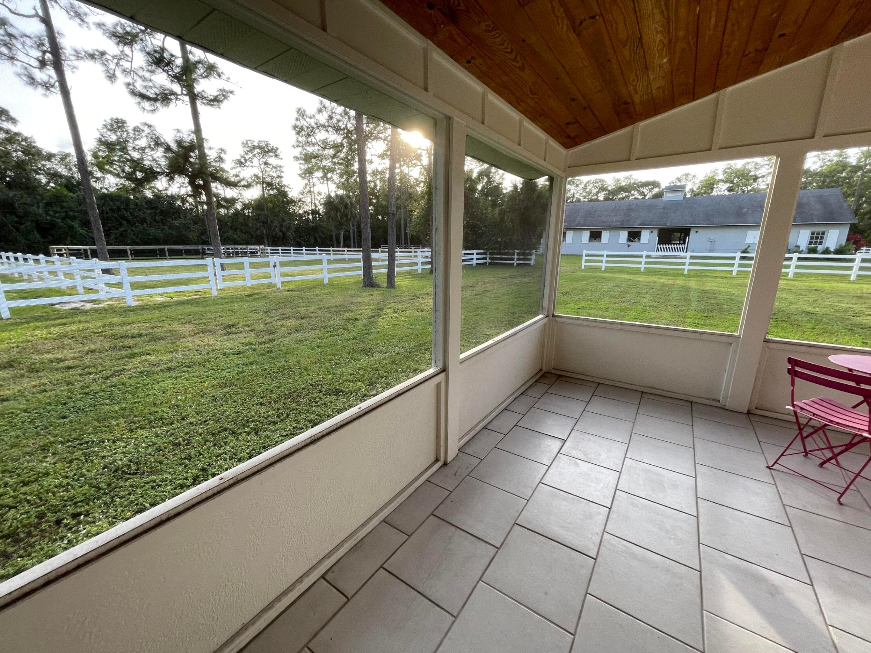LOXAHATCHEE GROVES - Residential