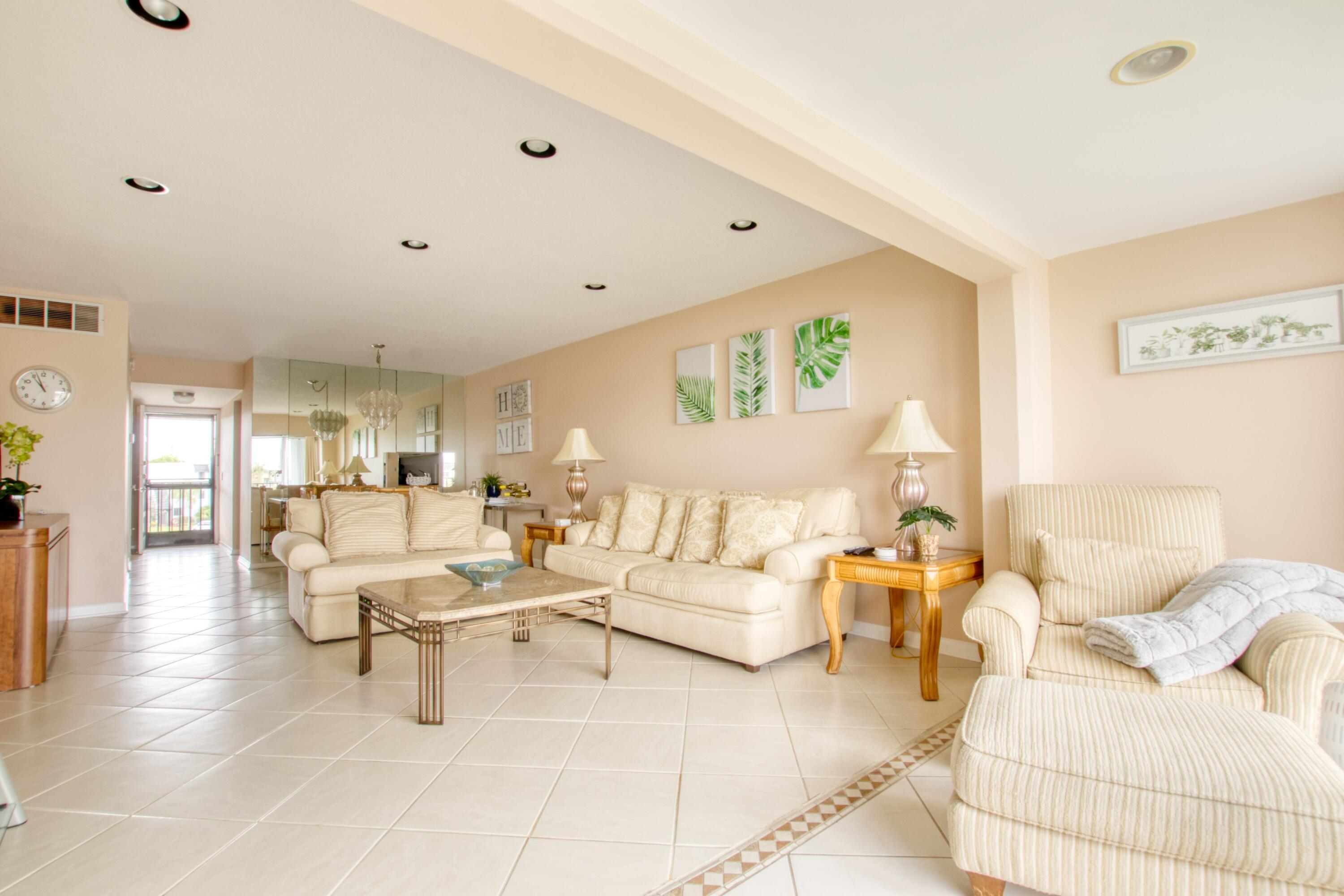 FOUNTAINS OF PALM BEACH CONDO 5 - Residential