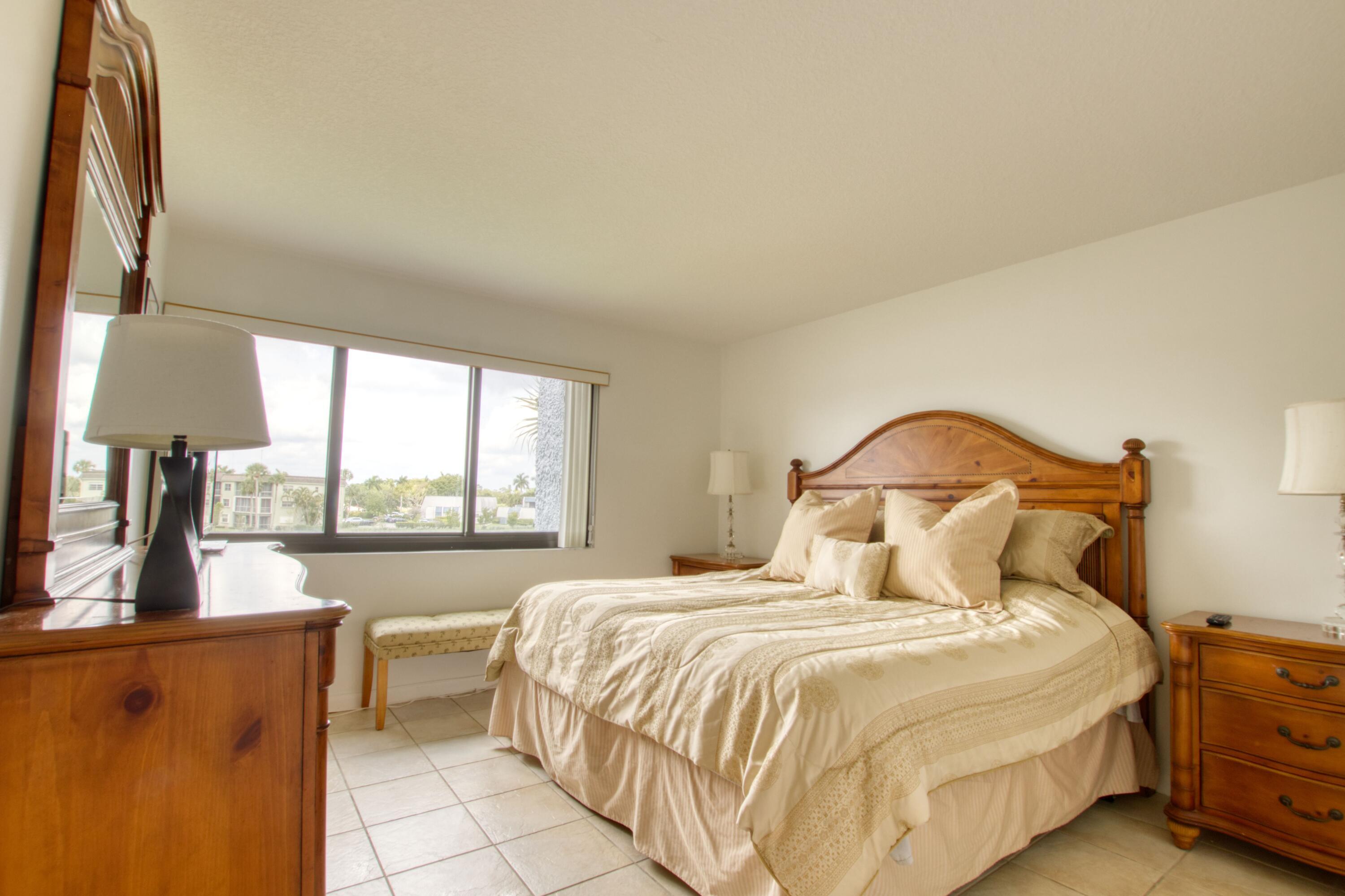 FOUNTAINS OF PALM BEACH CONDO 5 - Residential