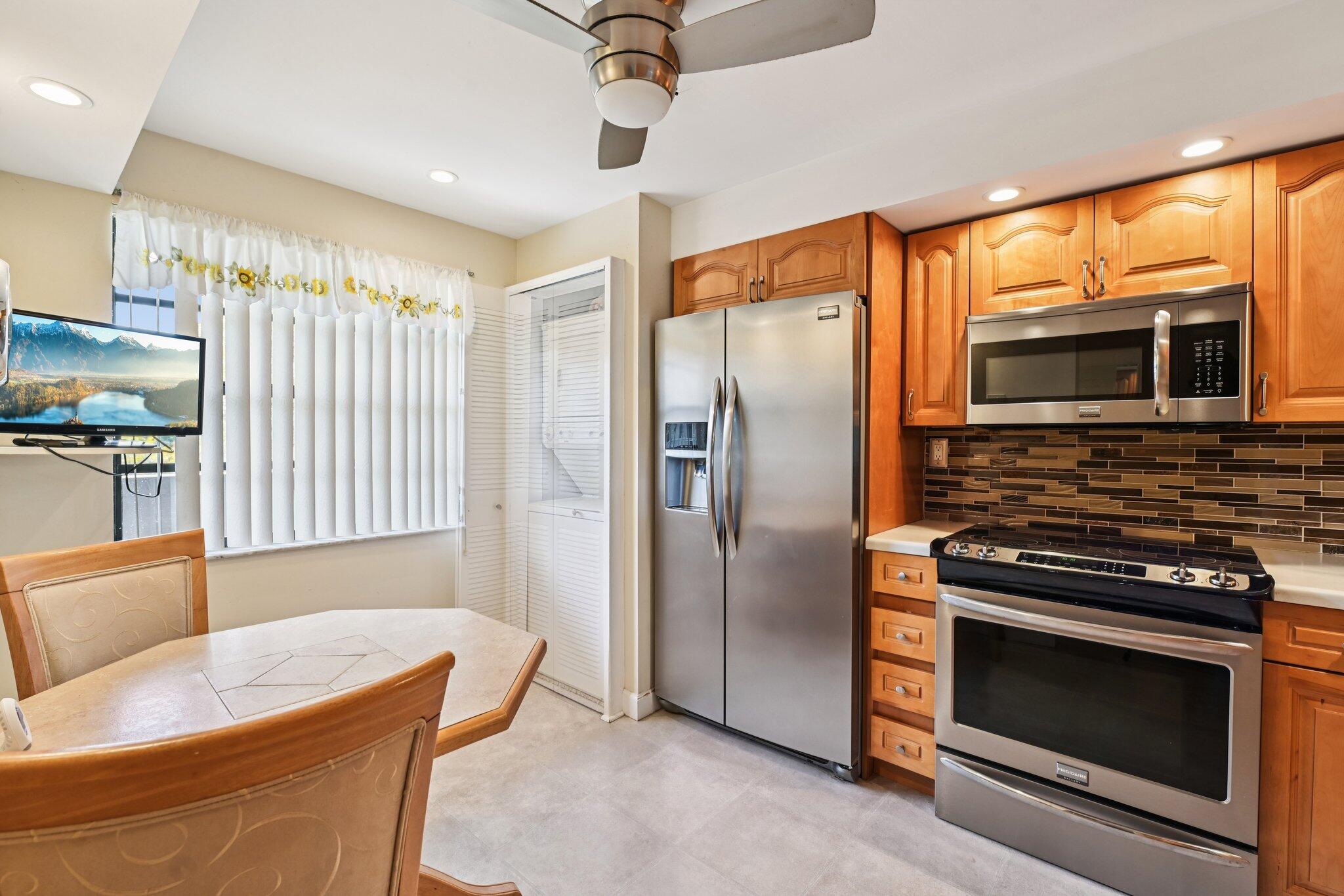 COLONY POINT 4 CONDO - Residential