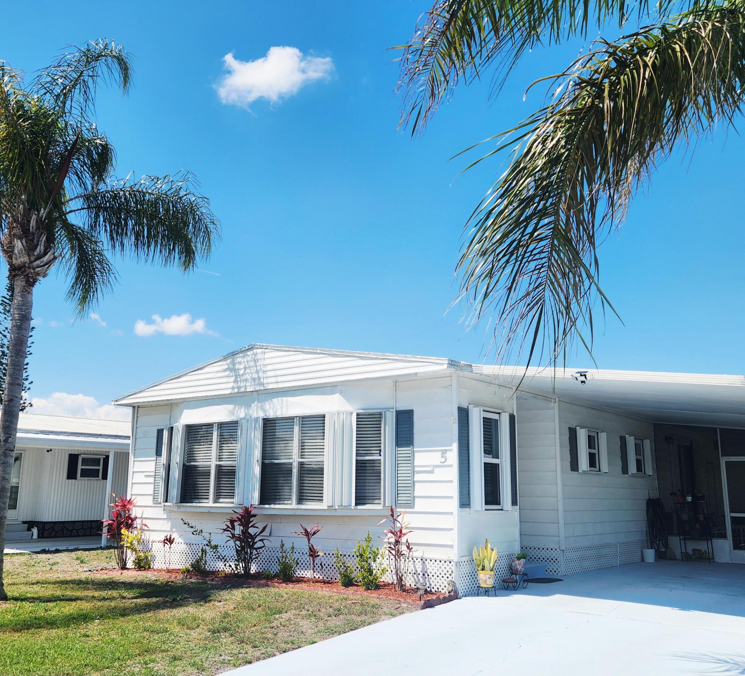 Spanish Lakes Riverfront - Residential