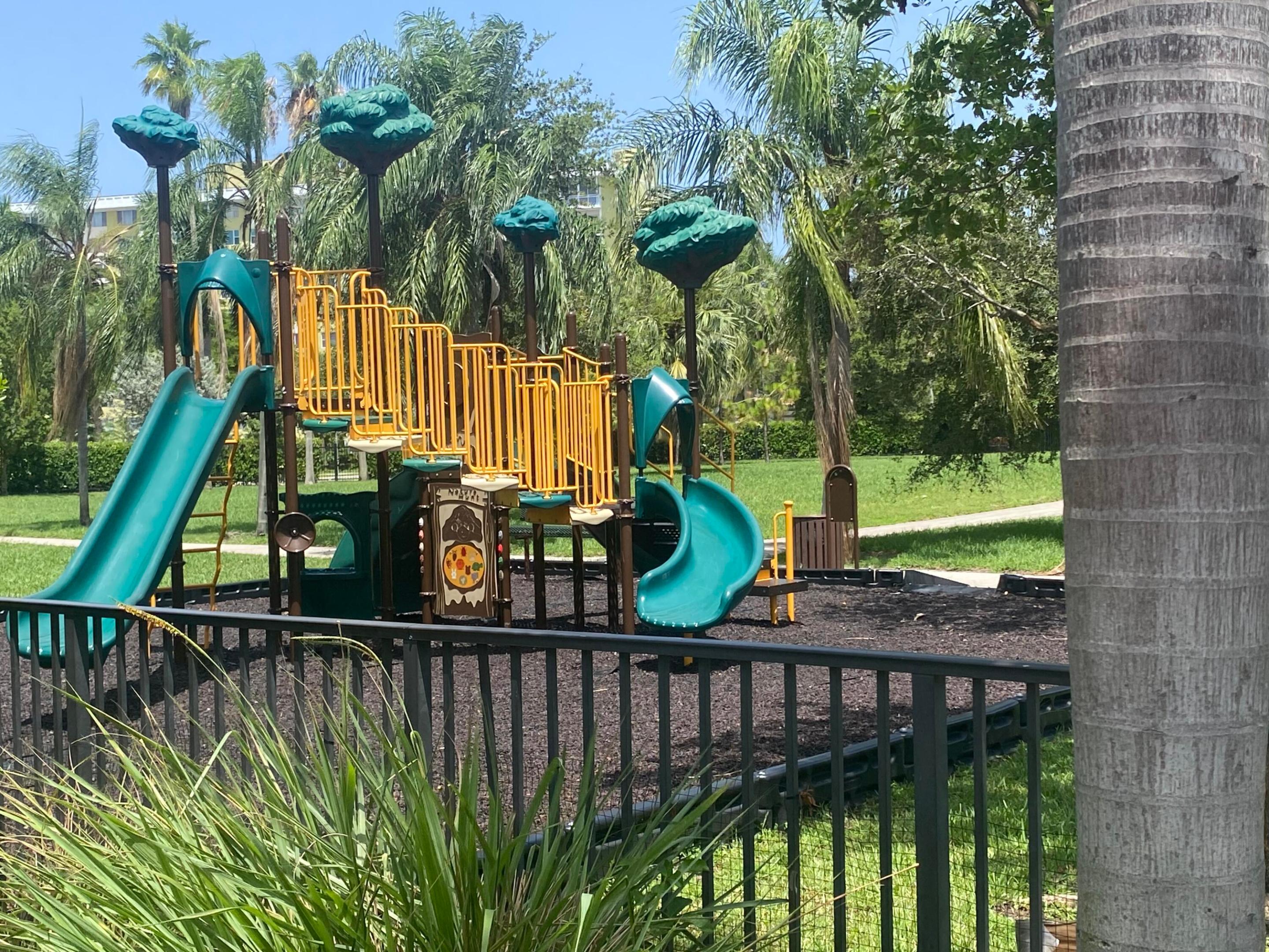 HILLCREST COUNTRY CLUB NORTH - Residential