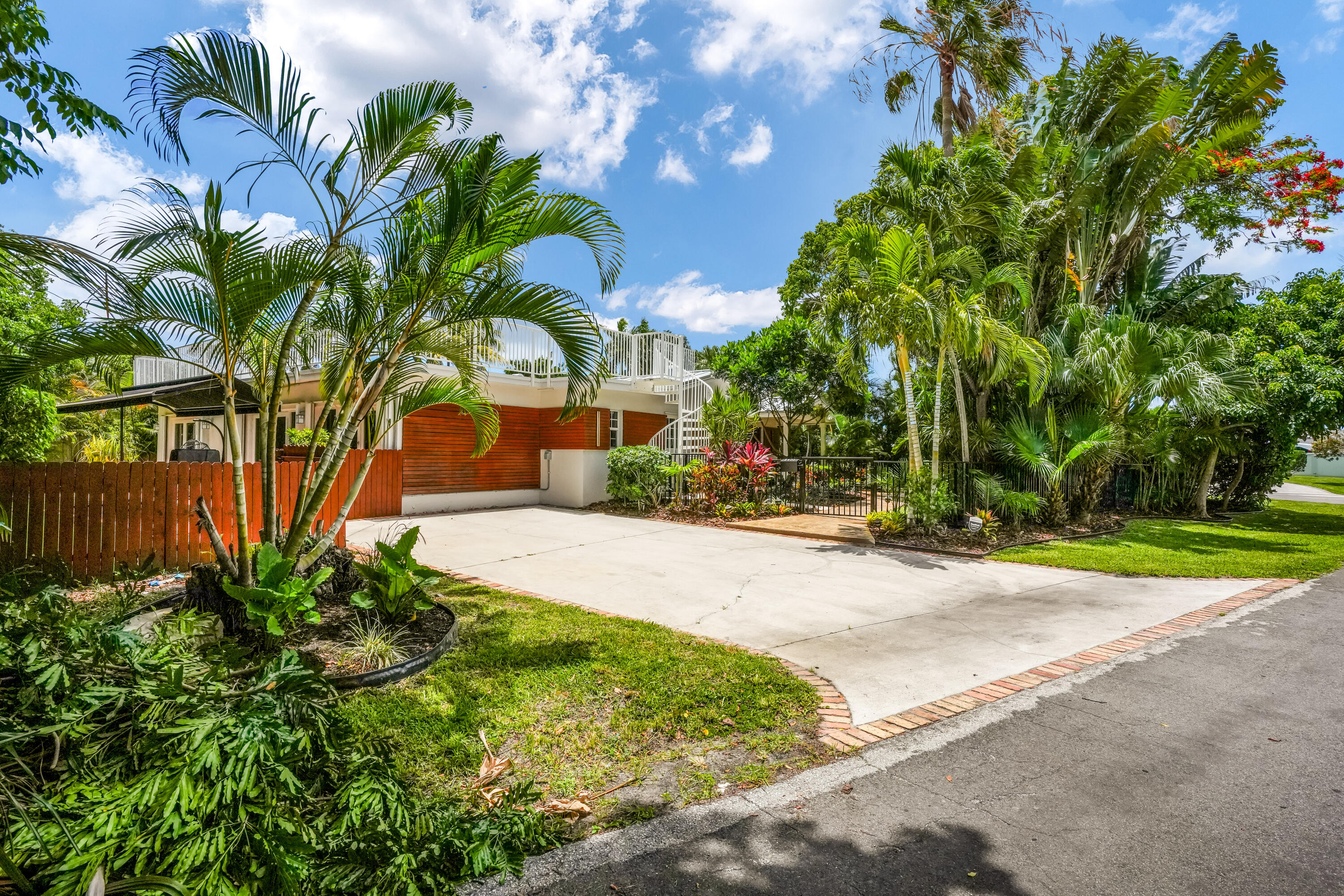 HILLSBORO SHORES SEC - Residential