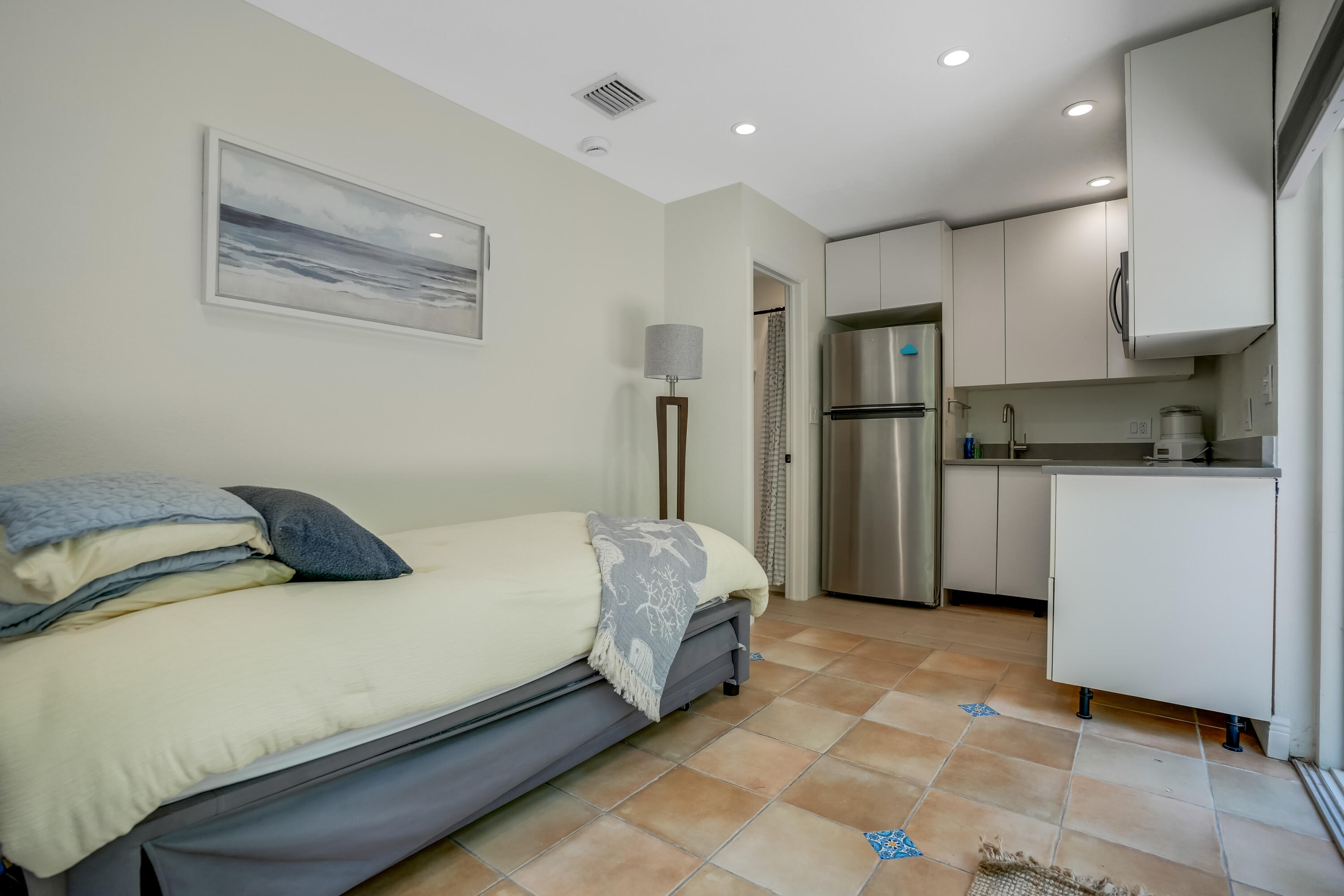 HILLSBORO SHORES SEC - Residential
