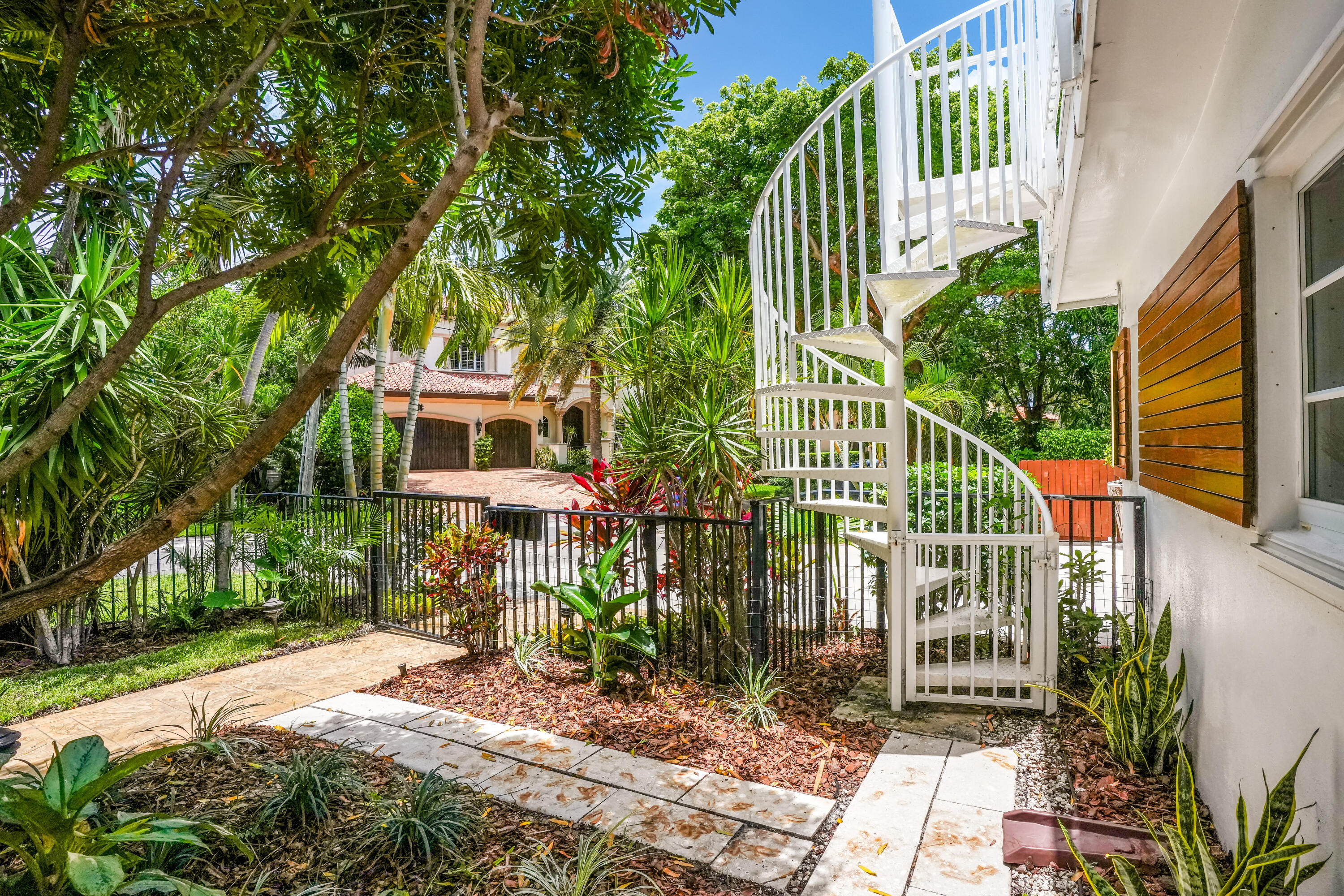 HILLSBORO SHORES SEC - Residential