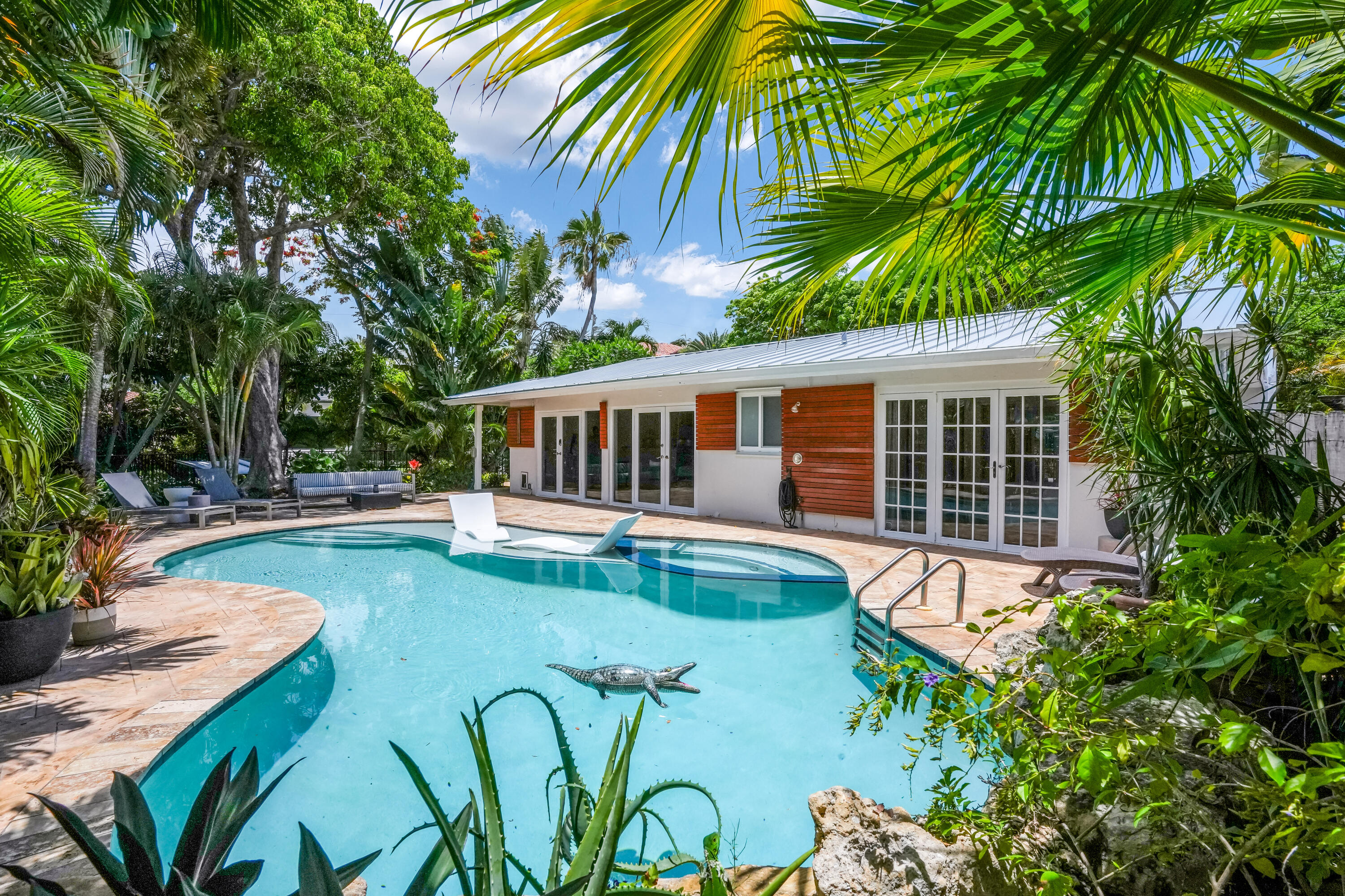 HILLSBORO SHORES SEC - Residential