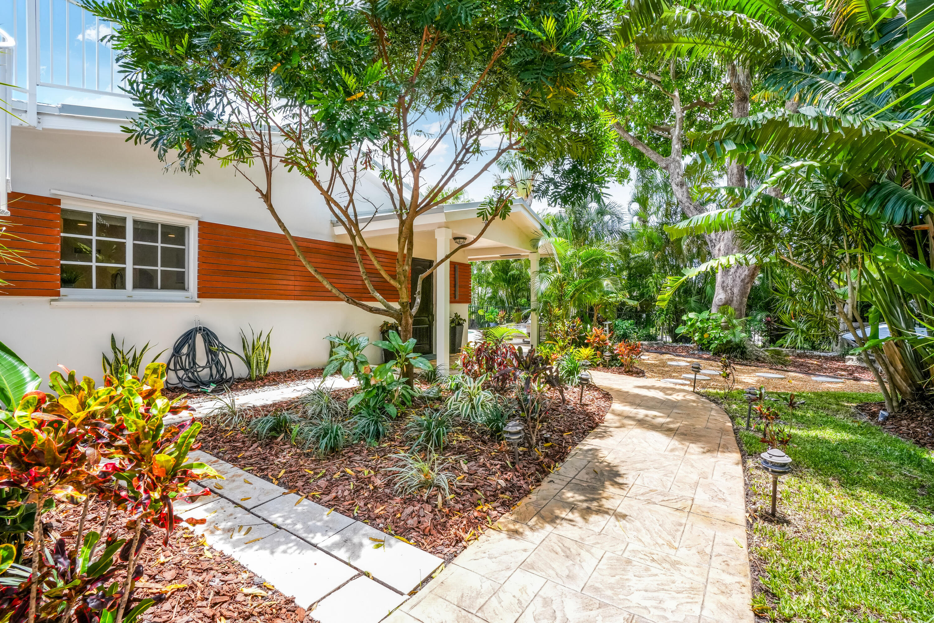 HILLSBORO SHORES SEC - Residential