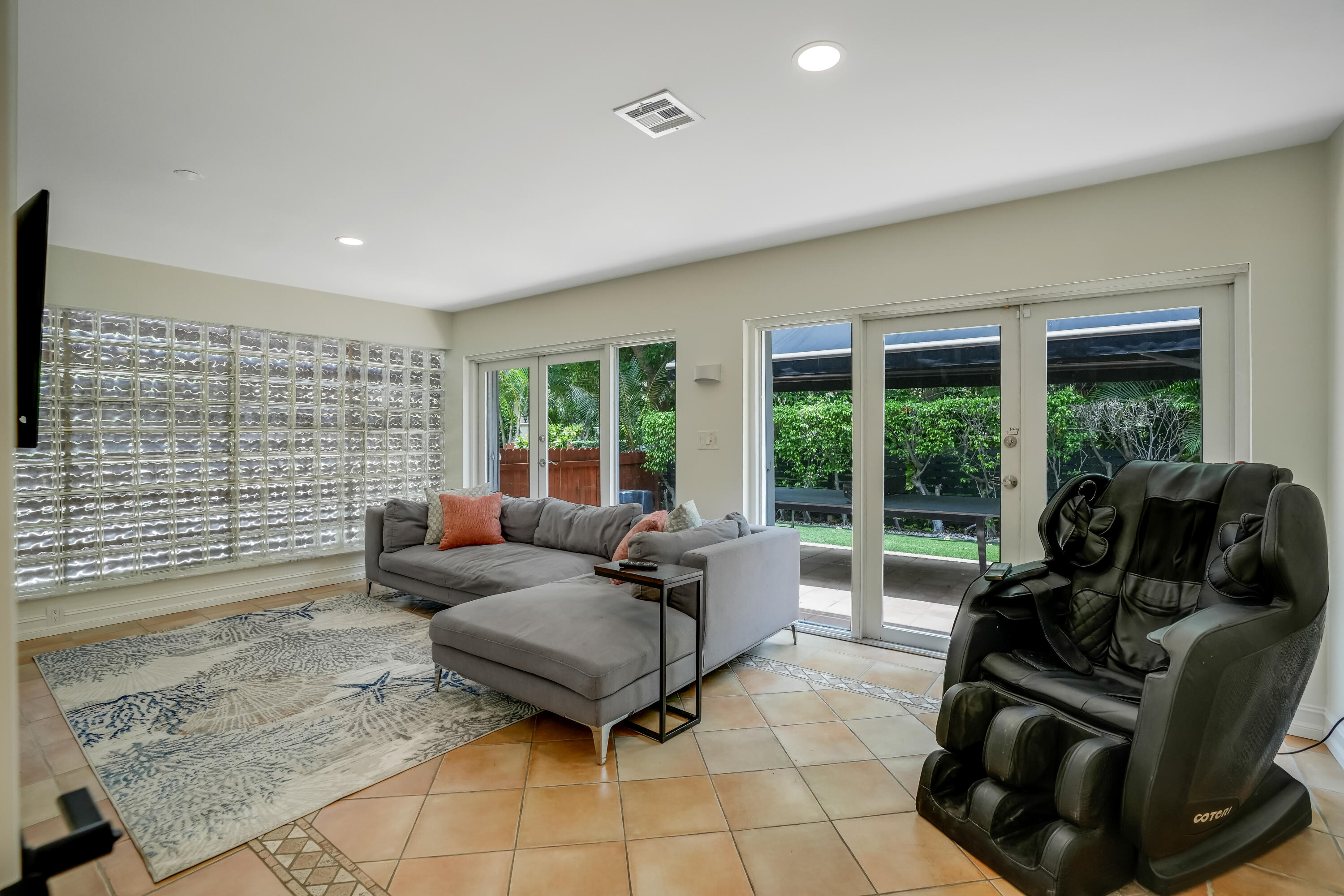 HILLSBORO SHORES SEC - Residential