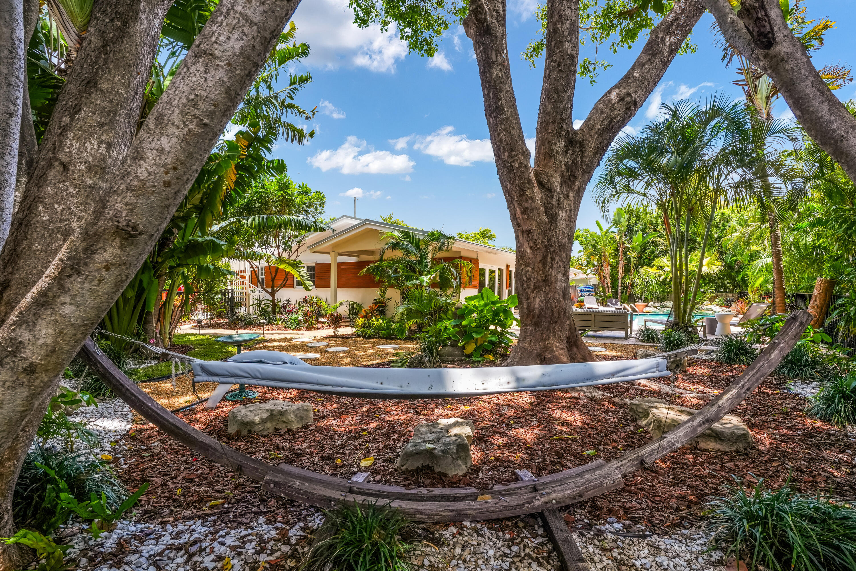 HILLSBORO SHORES SEC - Residential