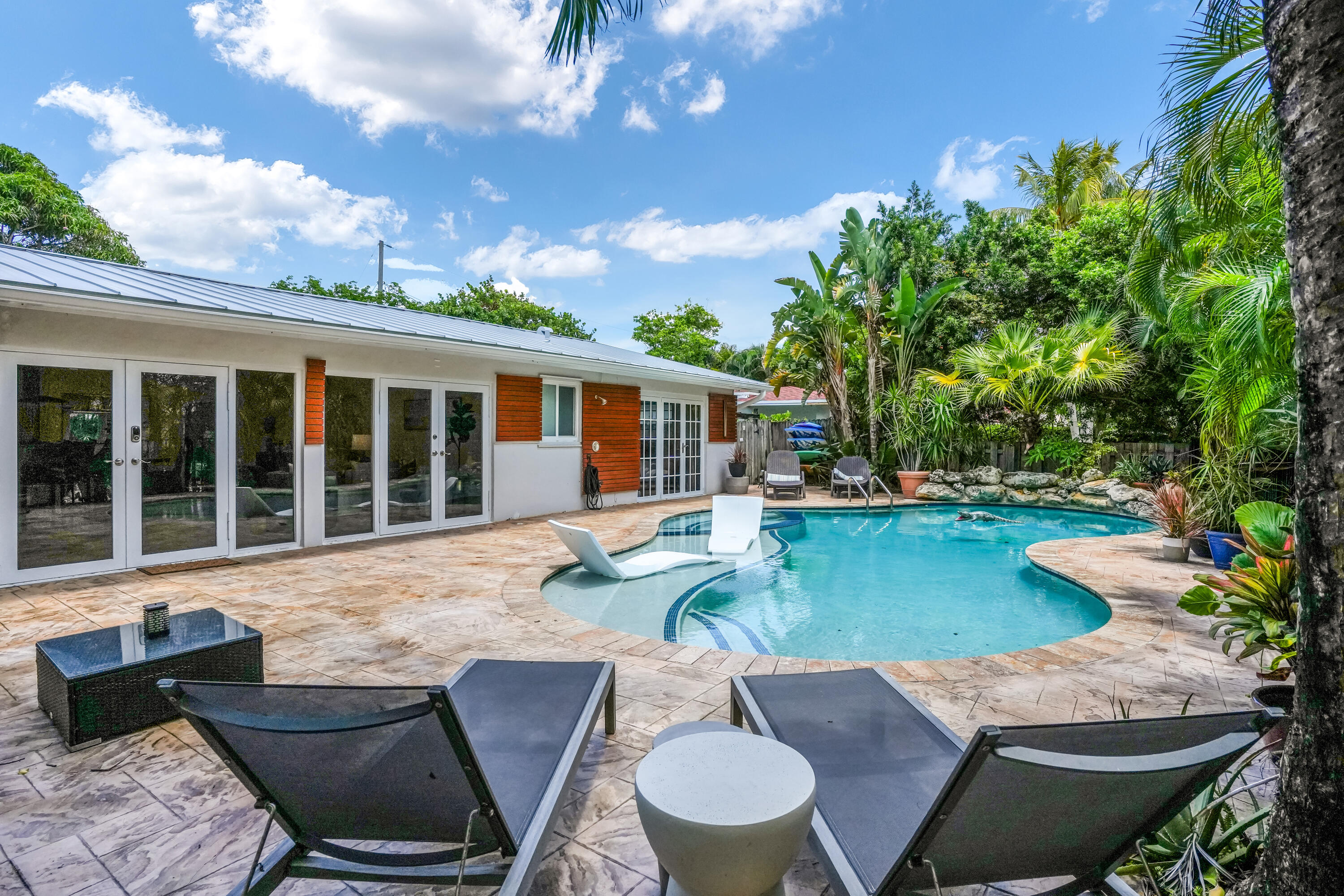 HILLSBORO SHORES SEC - Residential