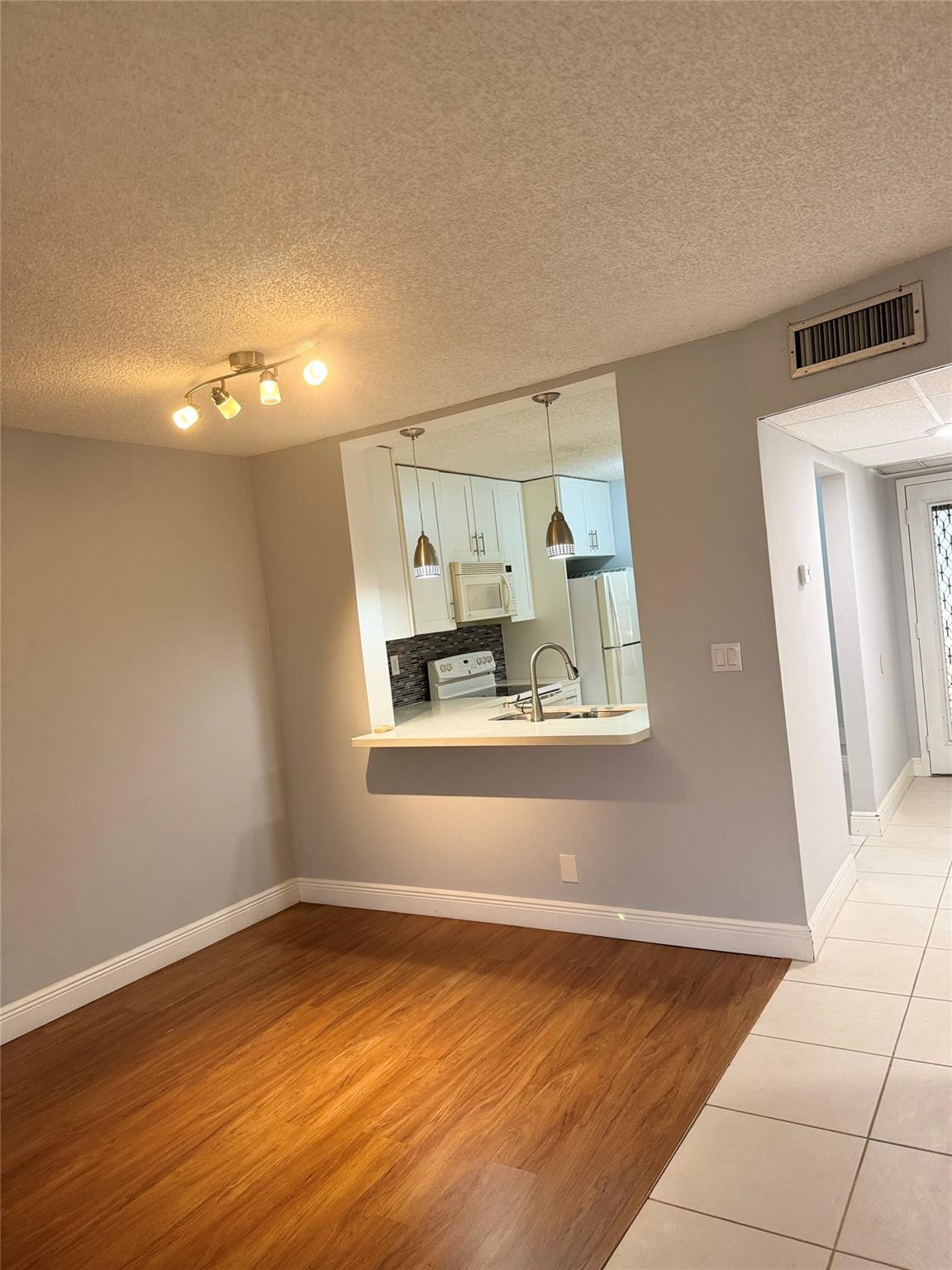 ***FRIENDLY ---ALL AGES----SECURITY BUILDING---ELEVATOR FOR YOUR CONVENIENCE---VIEW OF BOTH LAKE AND BIRD SANCTUARY---NEXT TO BOTH POOL AND PRIVATE CLUB HOUSE---EXERCISE ROOM---SAUNA AND SPA---RACKETBALL---TENNIS---BASKETBALL---TOTLOT---NATU RE TRAILS---BIKE TRAILS----POOL TABLE ROOM.****** ***