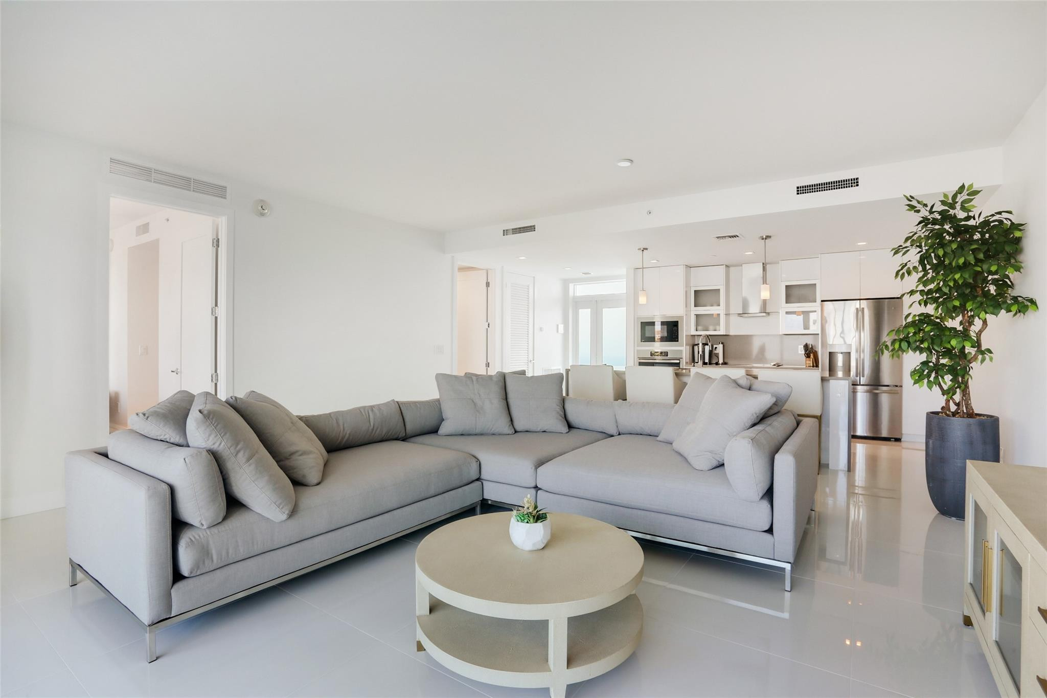 ONE LUXURY CONDO - Residential Lease