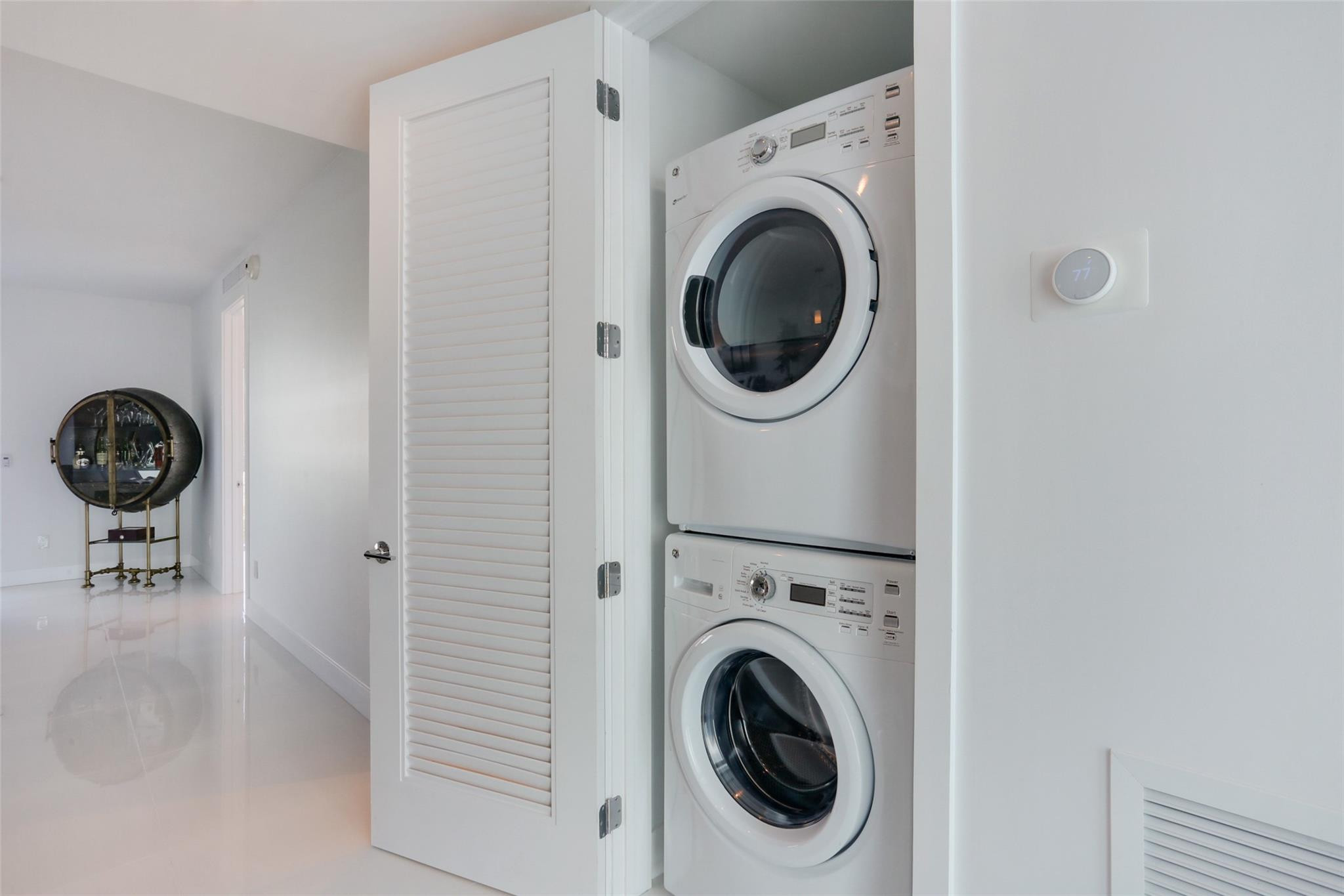 ONE LUXURY CONDO - Residential Lease