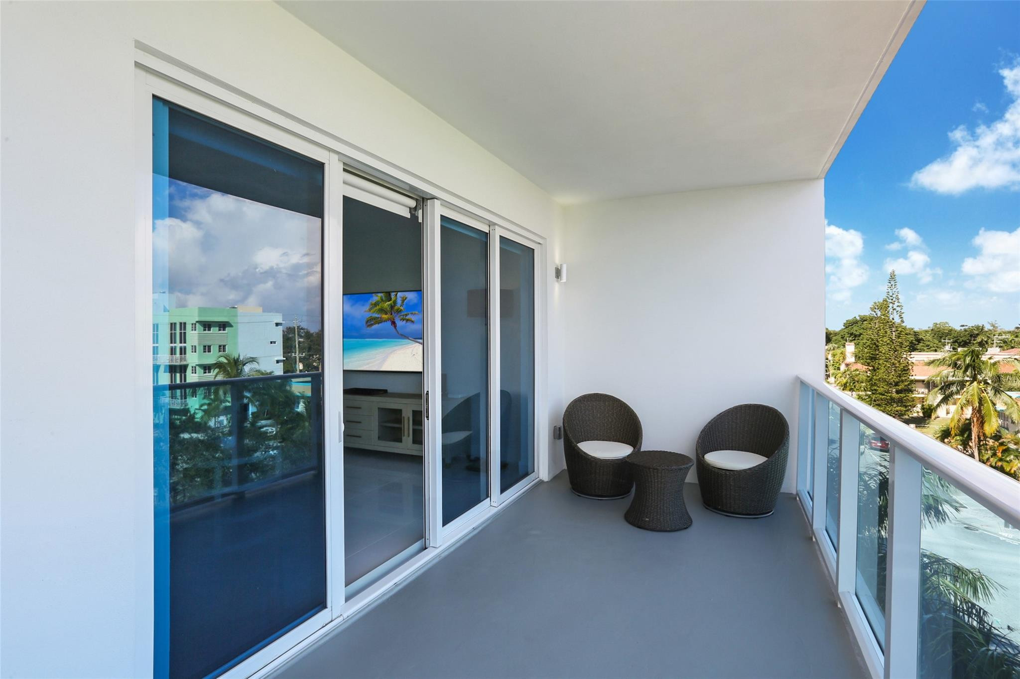 ONE LUXURY CONDO - Residential Lease