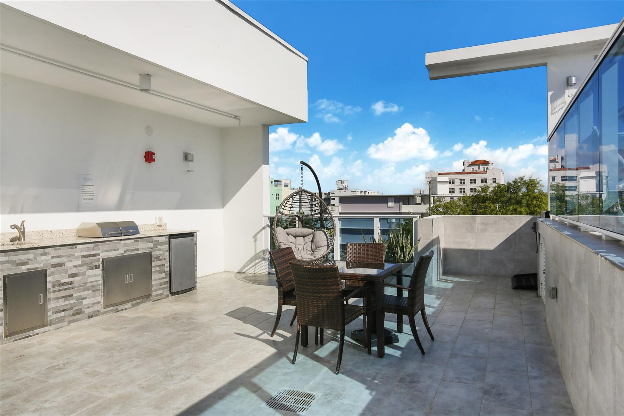 ONE LUXURY CONDO - Residential Lease