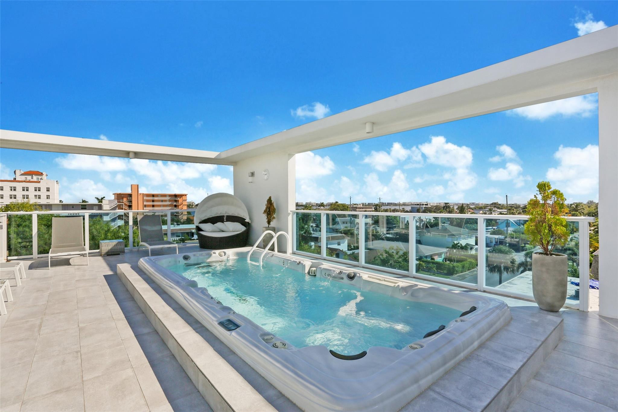 ONE LUXURY CONDO - Residential Lease